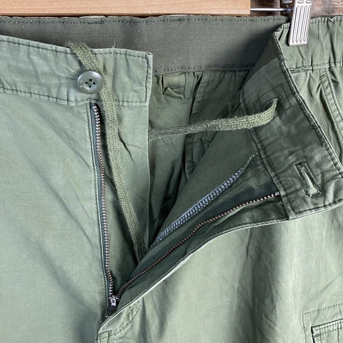 Japanese Brand DL Uniqlo Green Cargo Multipocket Joggers Pants #C892 Size US 35 - 12 Thumbnail