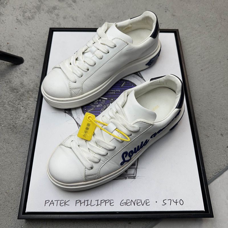Louis Vuitton White Casual Sneakers 0079