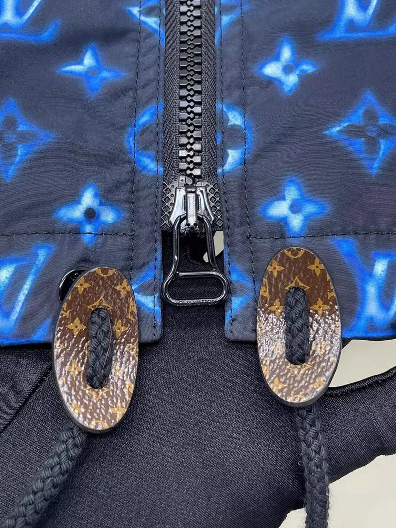 Louis Vuitton LOUIS VUITTON Blue gradient full logo windbreaker jacket 25 Size XS / US 0-2 / IT 36-38 - 5 Thumbnail