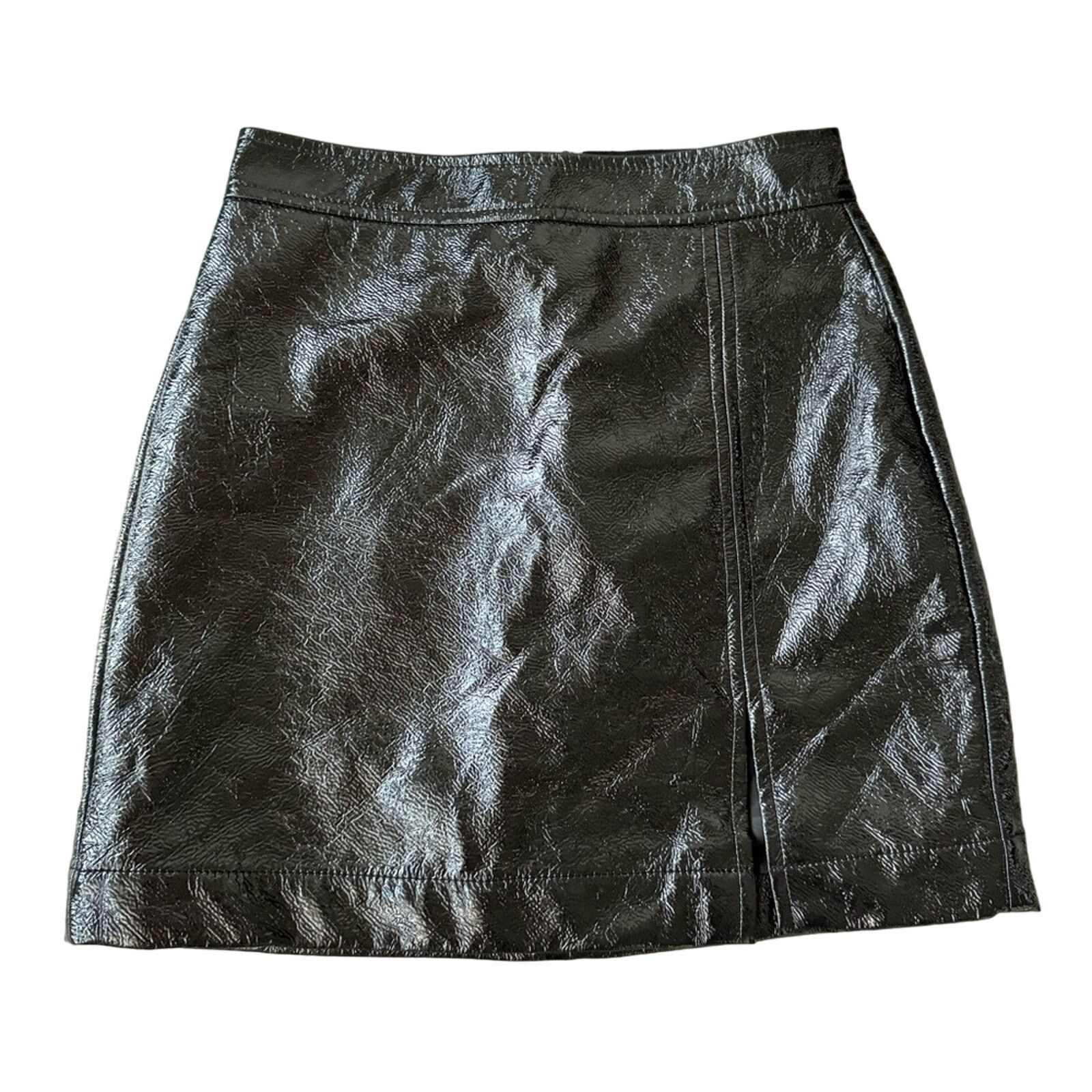 Aritzia Aritzia Wilfred Faux Leather Black Crinkle Skirt Size 24" / US 00 / IT 34 - 1 Thumbnail