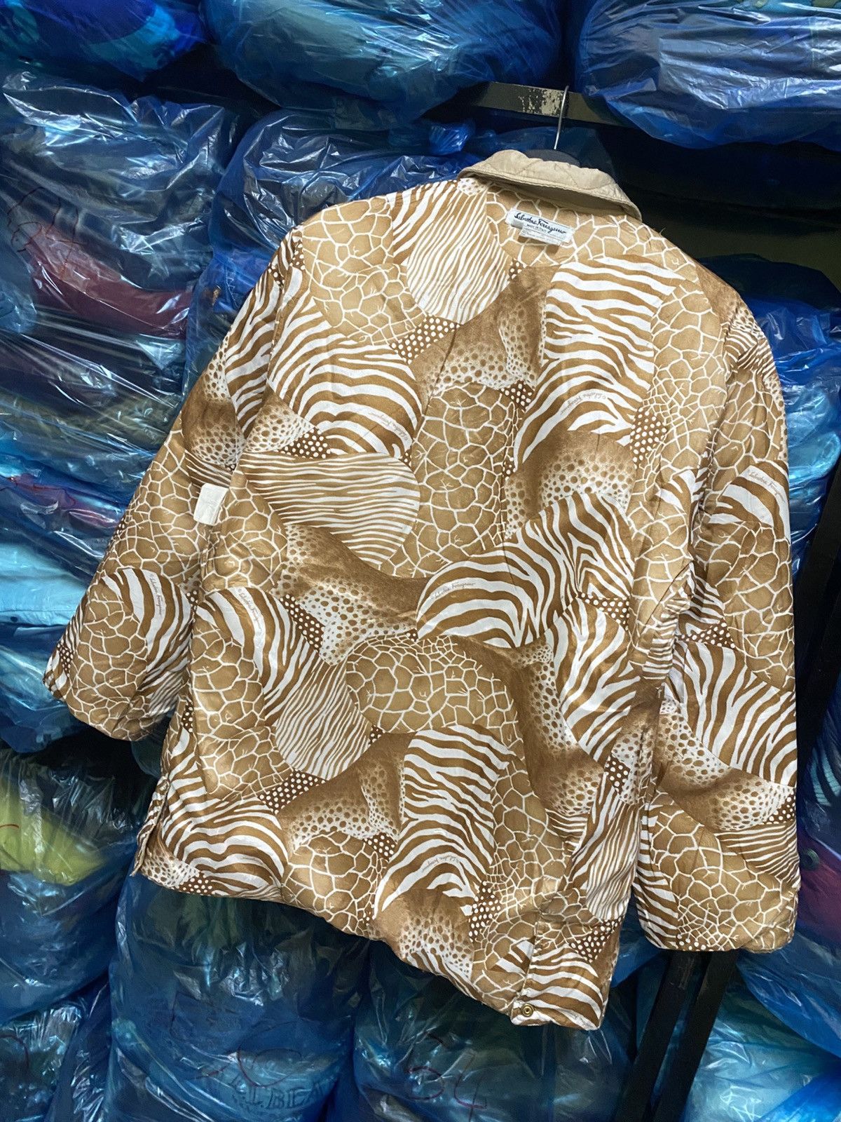 Salvatore Ferragamo VINTAGE SALVATORE FERRAGAMO ANIMAL PRINTING QUILTED JACKET Size US S / EU 44-46 / 1 - 7 Thumbnail