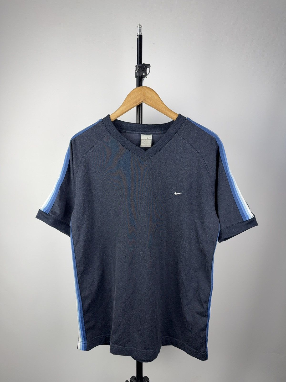 Nike × Vintage Vintage Nike T-shirt Small Swoosh Logo Tee Air Tn Retro Size US L / EU 52-54 / 3 - 1 Thumbnail