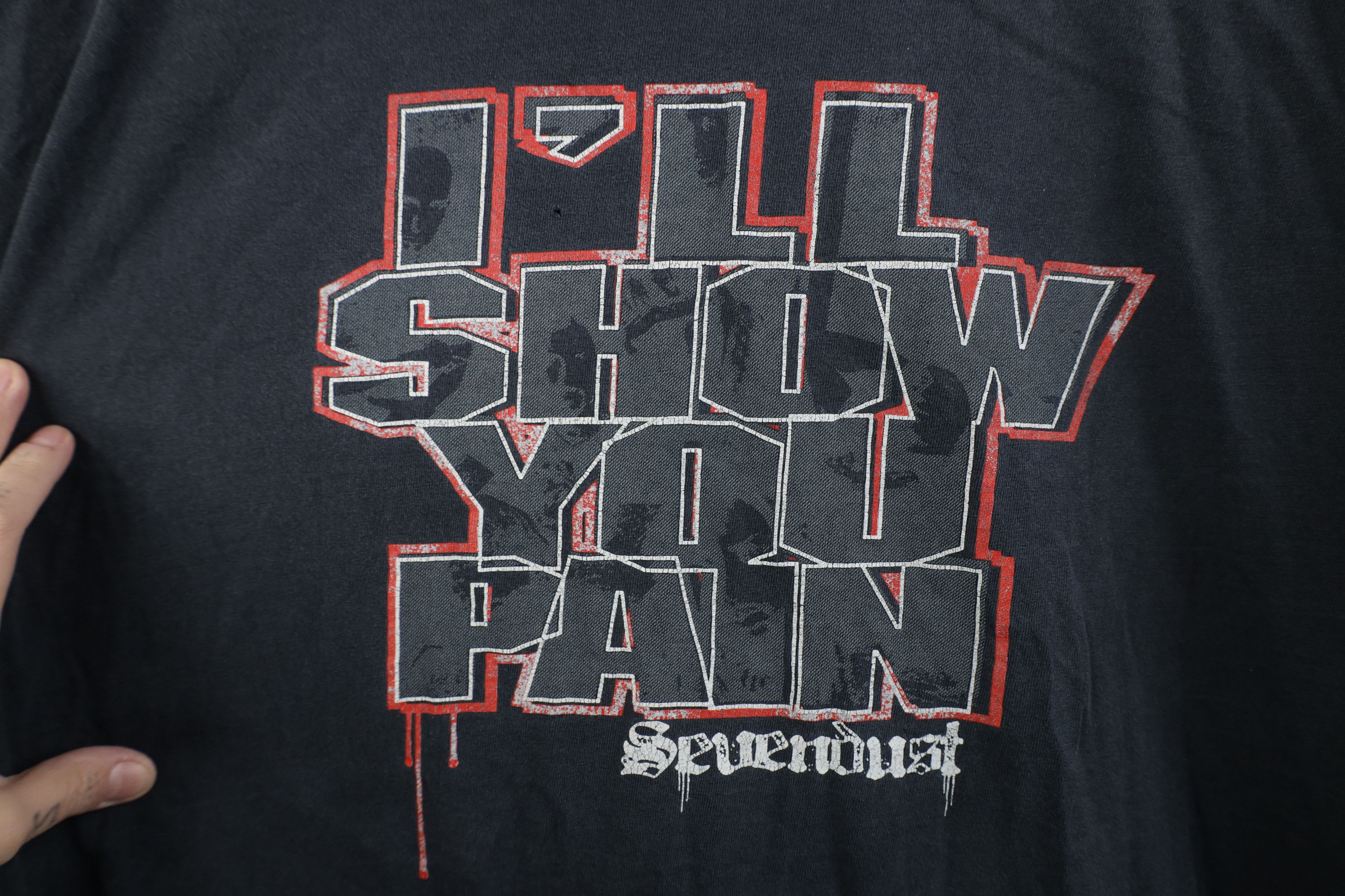 Vintage Vintage 90s Too Close To Hate Sevendust Band T-Shirt Black Size US XXL / EU 58 / 5 - 11 Thumbnail