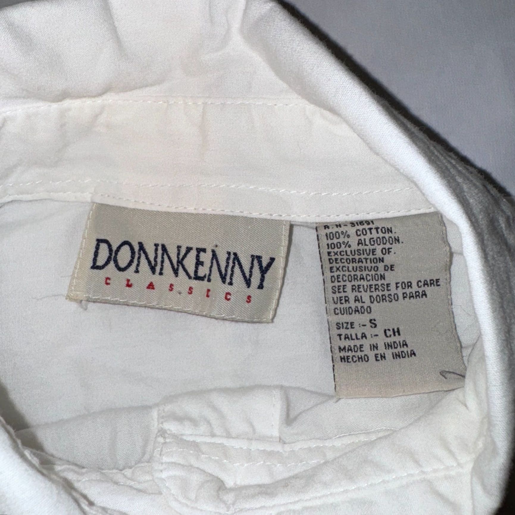 Vintage VINTAGE Donnkenny Shirt Women Small White Solid Long Sleeve Button-Up Shirt with Shoulder Pads for Business Casual Travel Size S / US 4 / IT 40 - 4 Thumbnail