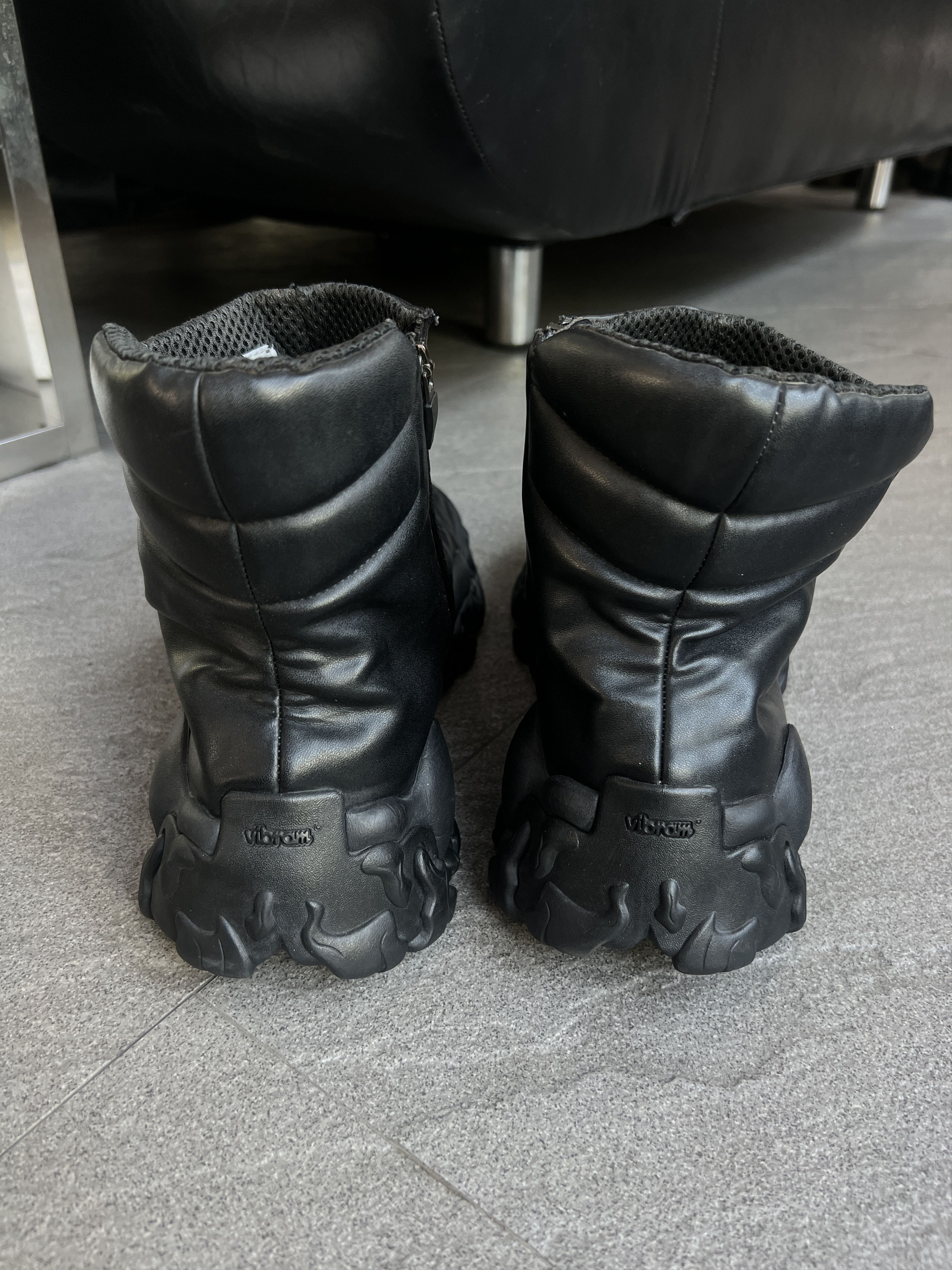 McQ Alexander McQueen McQ Alexander McQueen Chunky Vibram Crimp Chelsea Boots Size US 11 / EU 44 - 6 Thumbnail
