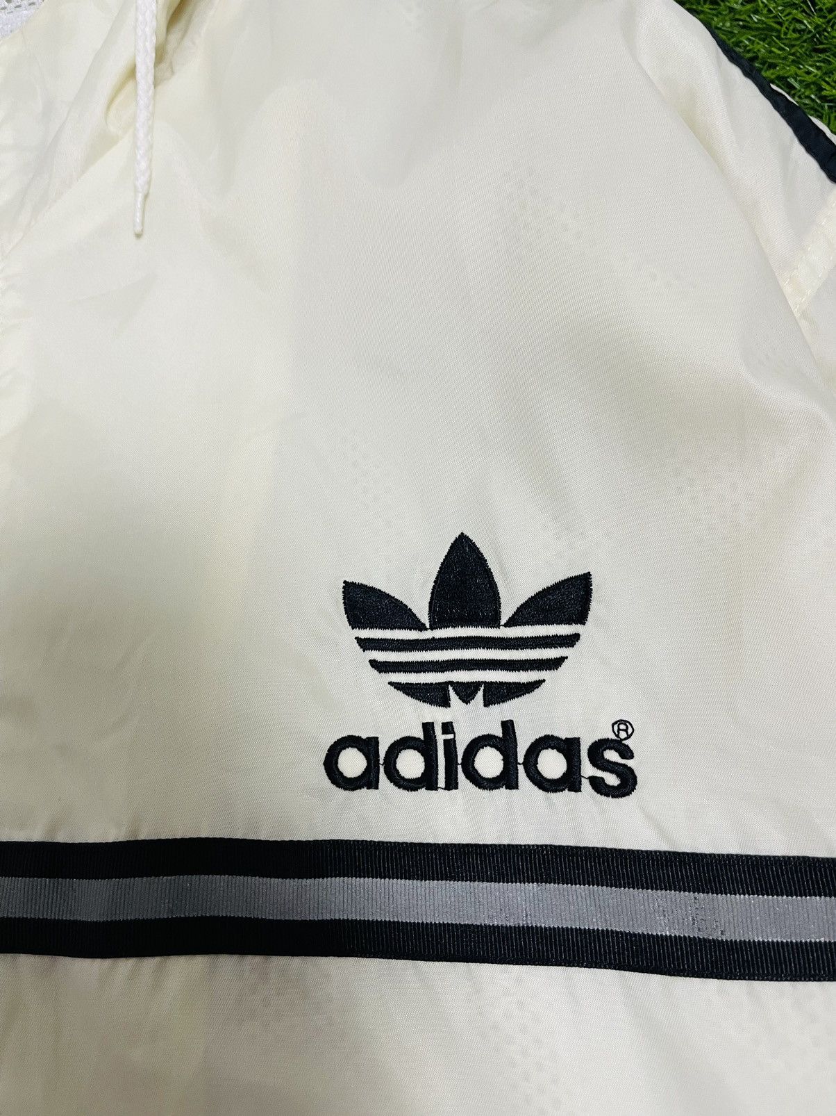Adidas Vintage Adidas Windbreaker Hoodie Jacket (22) Size US XL / EU 56 / 4 - 4 Thumbnail