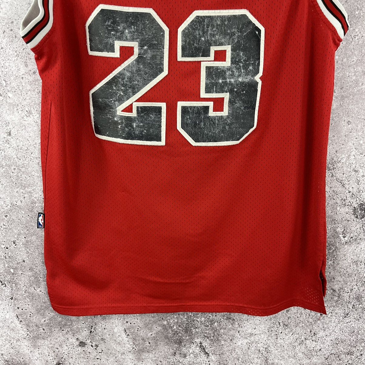 NBA × Nike Vintage Nike NBA Chicago Bulls #23 Jordan Red Size M Size US M / EU 48-50 / 2 - 7 Thumbnail