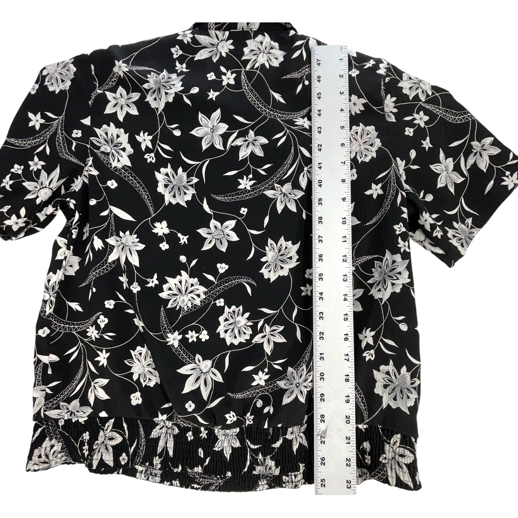 Vintage Alfred Dunner Blouse 14P Black White Floral Short Sleeve Button-Up Petites Women Casual Office Boho Floral Pattern Button Front Shirt Size XL / US 12-14 / IT 48-50 - 4 Thumbnail