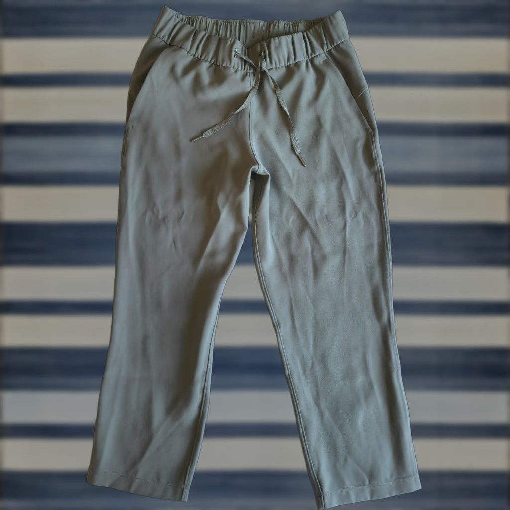 Lululemon On The Fly Crop Pants Womens 6 Green Lightweight Athleisure Gym Active (Size 28)
