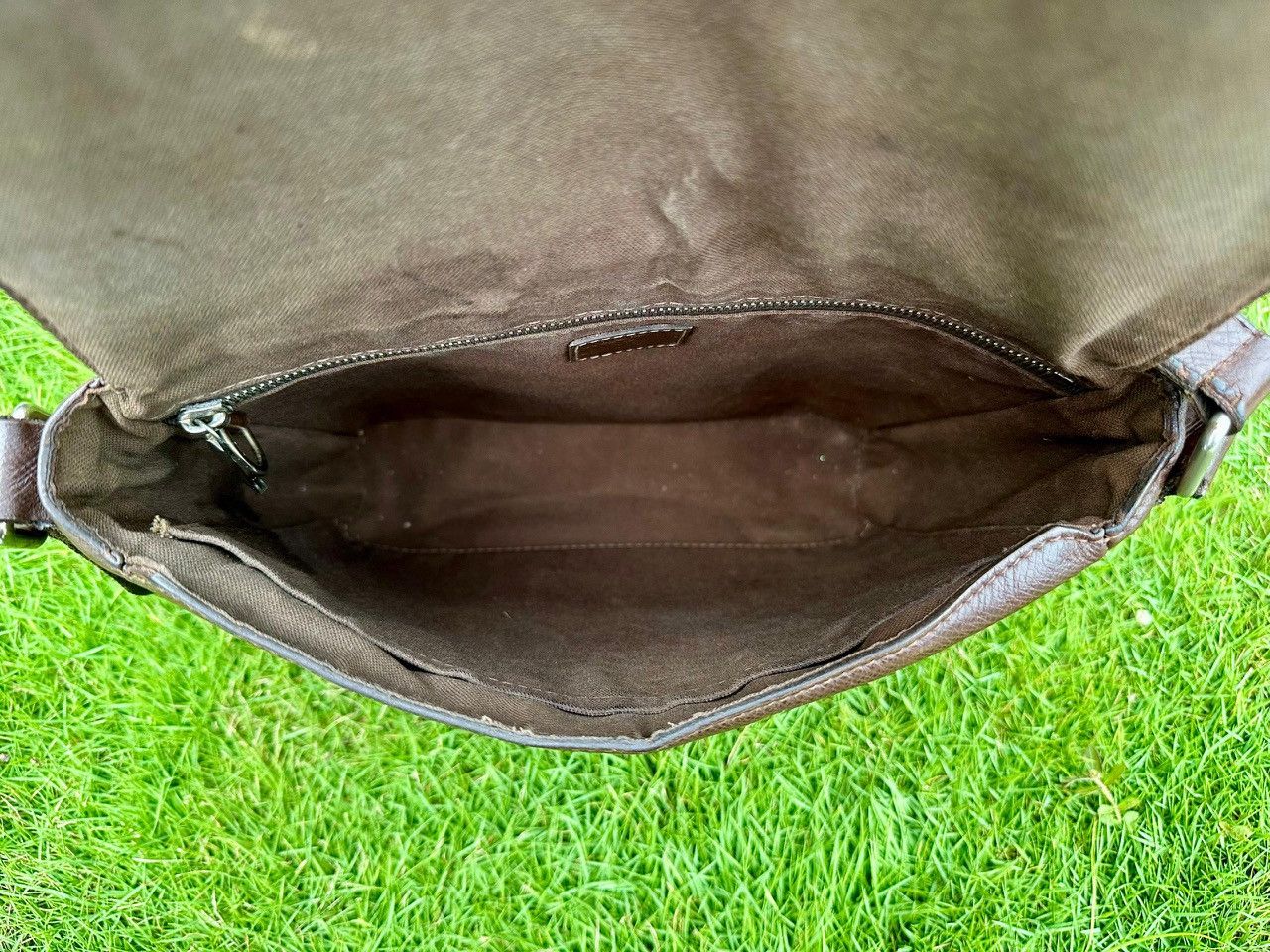 Louis Vuitton Authentic Louis Vuitton Grizzli Taiga Roman PM Messenger Size ONE SIZE - 9 Thumbnail