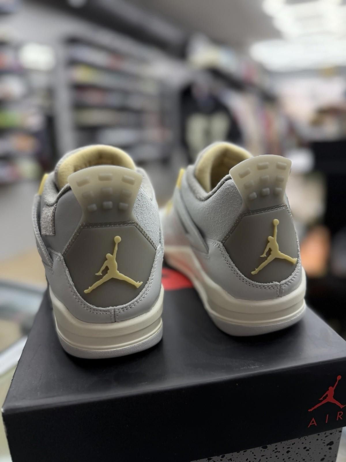 Jordan Brand Air Jordan 4 Retro SE Craft Photon Dust (GS) 6.5Y Size US 6.5 / EU 39-40 - 4 Thumbnail