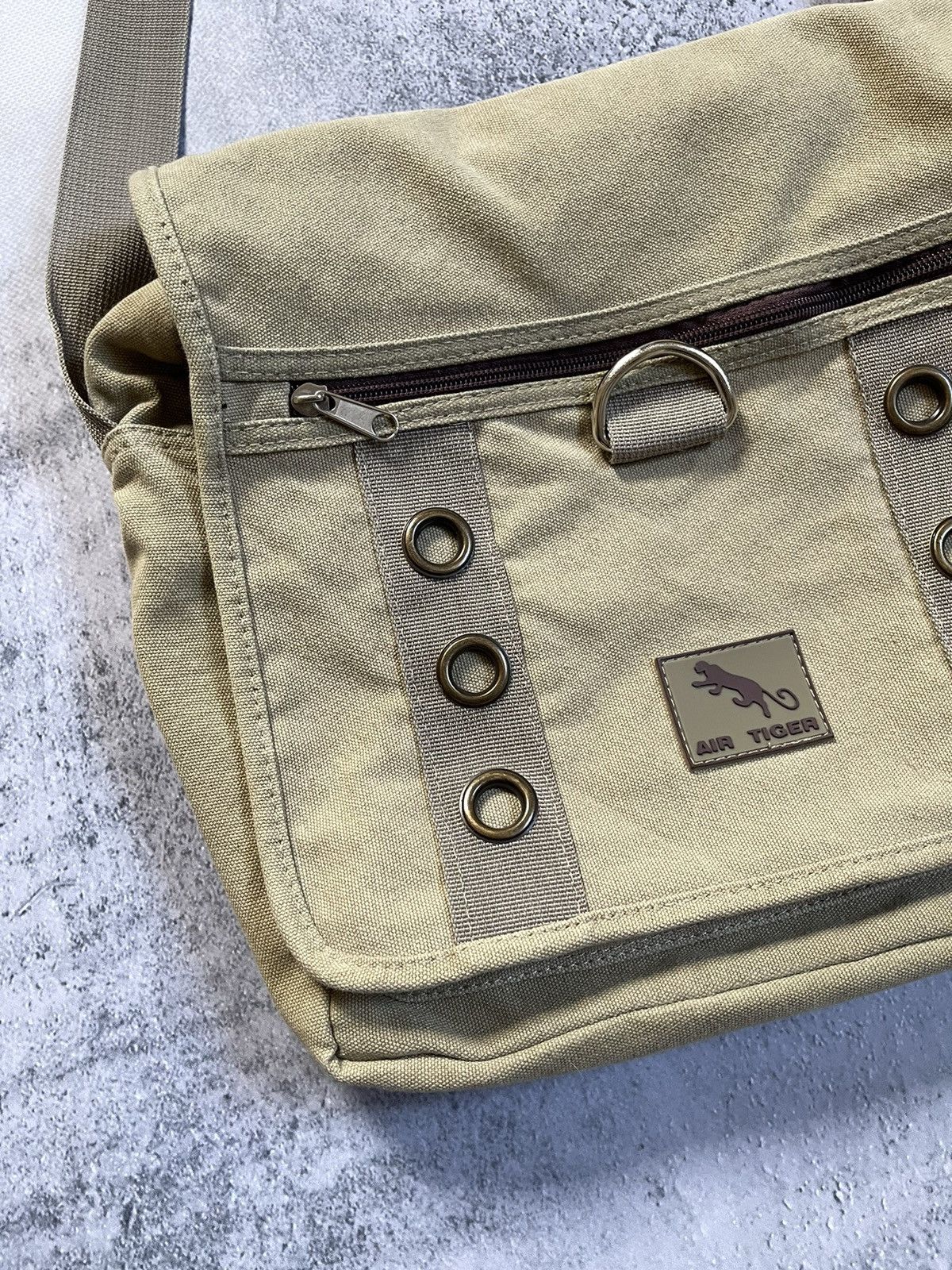Japanese Brand 90s Y2K Crossbody Military Style Multipocket Messenger Bag Size ONE SIZE - 6 Thumbnail