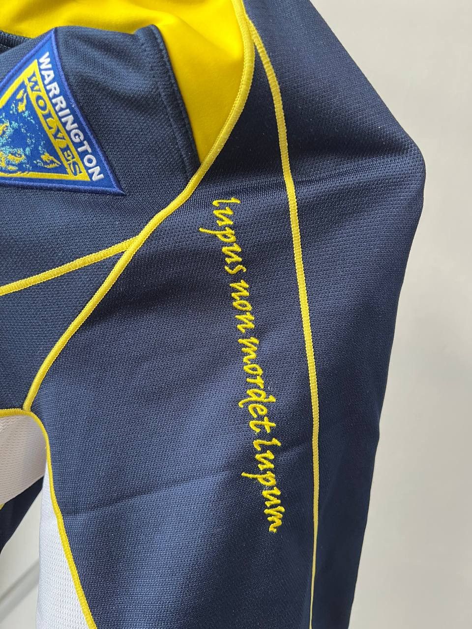 Canterbury of New Zealand 2009 WARRINGTON WOLVES RUGBY LEAGUE MENS SHIRT JERSEY SIZE S Size US S / EU 44-46 / 1 - 6 Thumbnail