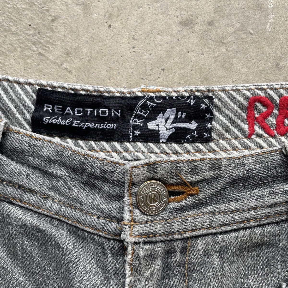 Japanese Brand Vintage Reaction Baggy Denim Faded Grey Japan Jeans Pants Size US 35 - 7 Thumbnail