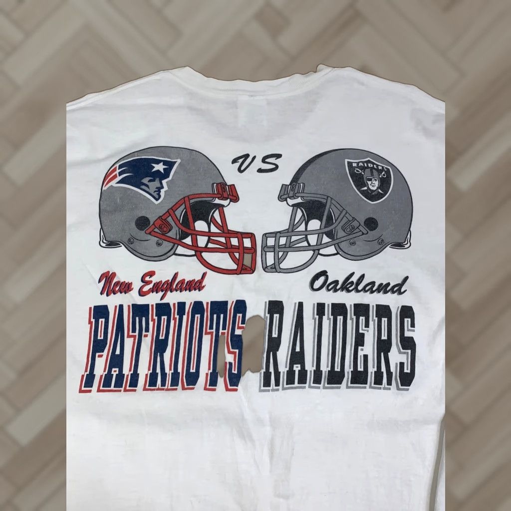 Delta VINTAGE Delta New England Patriots vs Oakland Raiders Shirt Men XL White 2000s Sportswear Graphic Tee Size US XL / EU 56 / 4 - 1 Thumbnail