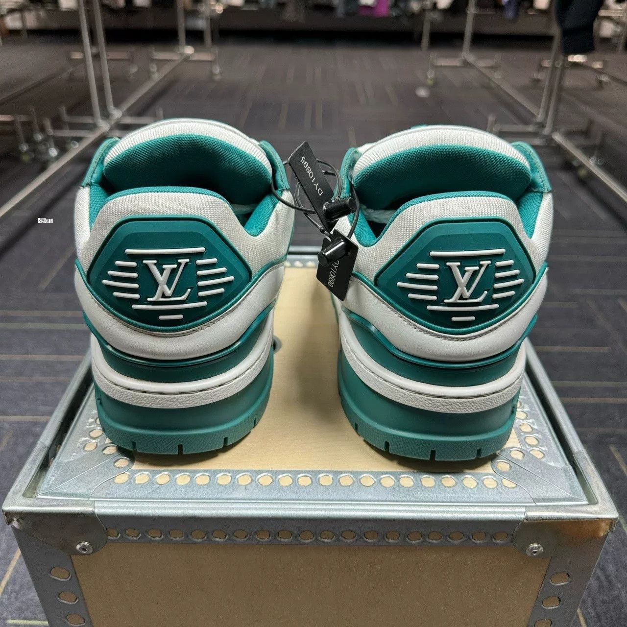 Louis Vuitton LV Trainer White Green Size US 7.5 / EU 40-41 - 4 Thumbnail