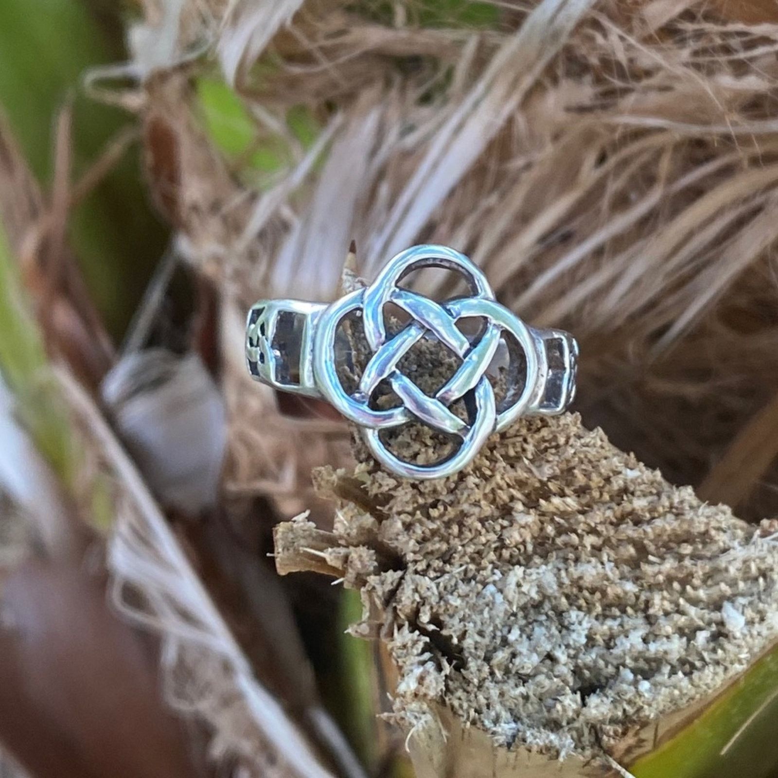 The Unbranded Brand Sterling Silver Celtic Knot Ring Size 7 Size ONE SIZE - 1 Thumbnail
