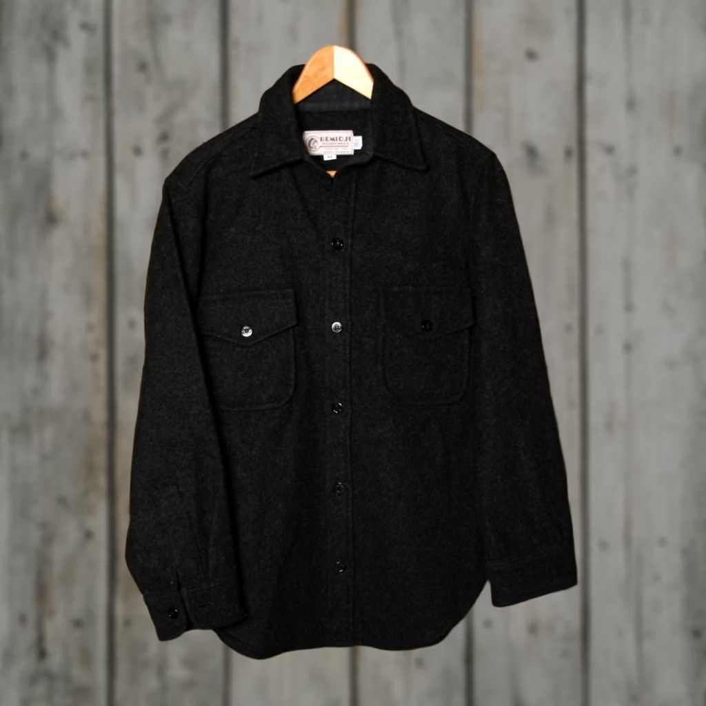 Vintage VINTAGE Bemidji Charcoal Gray Thick Wool Button Front Shirt S Mens Size S Size US S / EU 44-46 / 1 - 1 Thumbnail