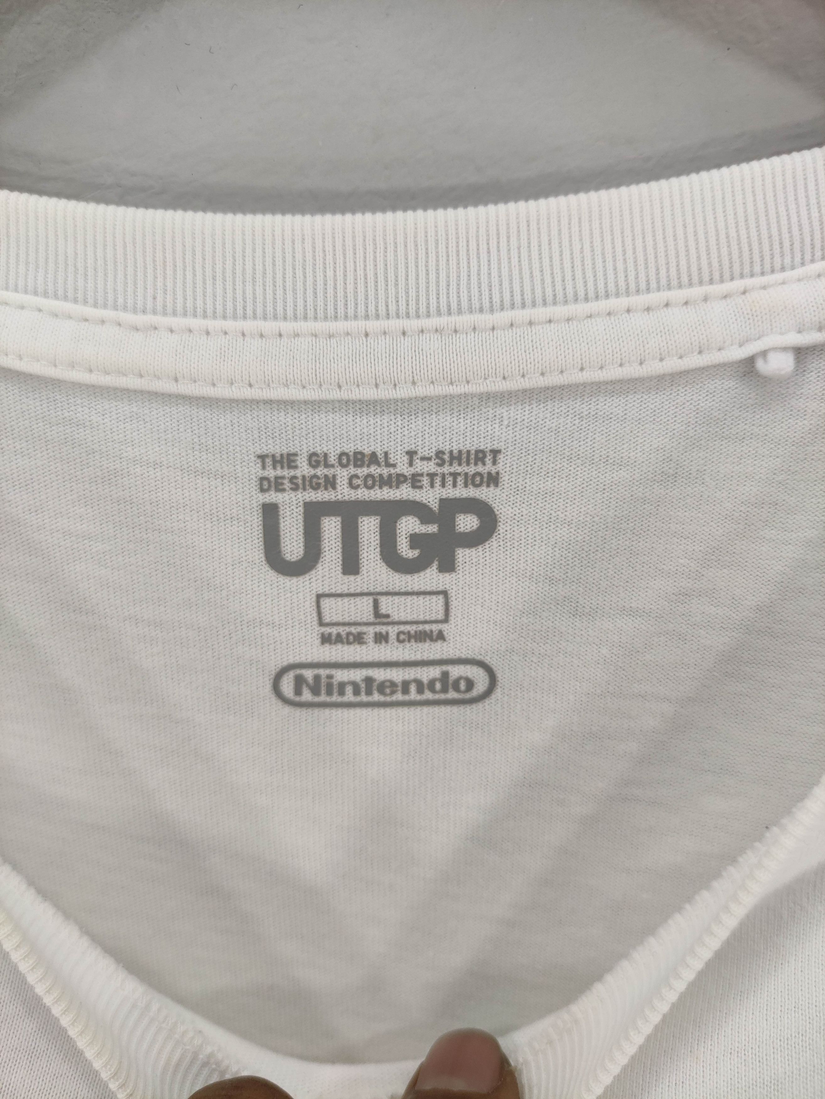 Uniqlo Vintage Utgp Uniqlo Graphic Big Logo Tee Tshirt Size US M / EU 48-50 / 2 - 5 Thumbnail