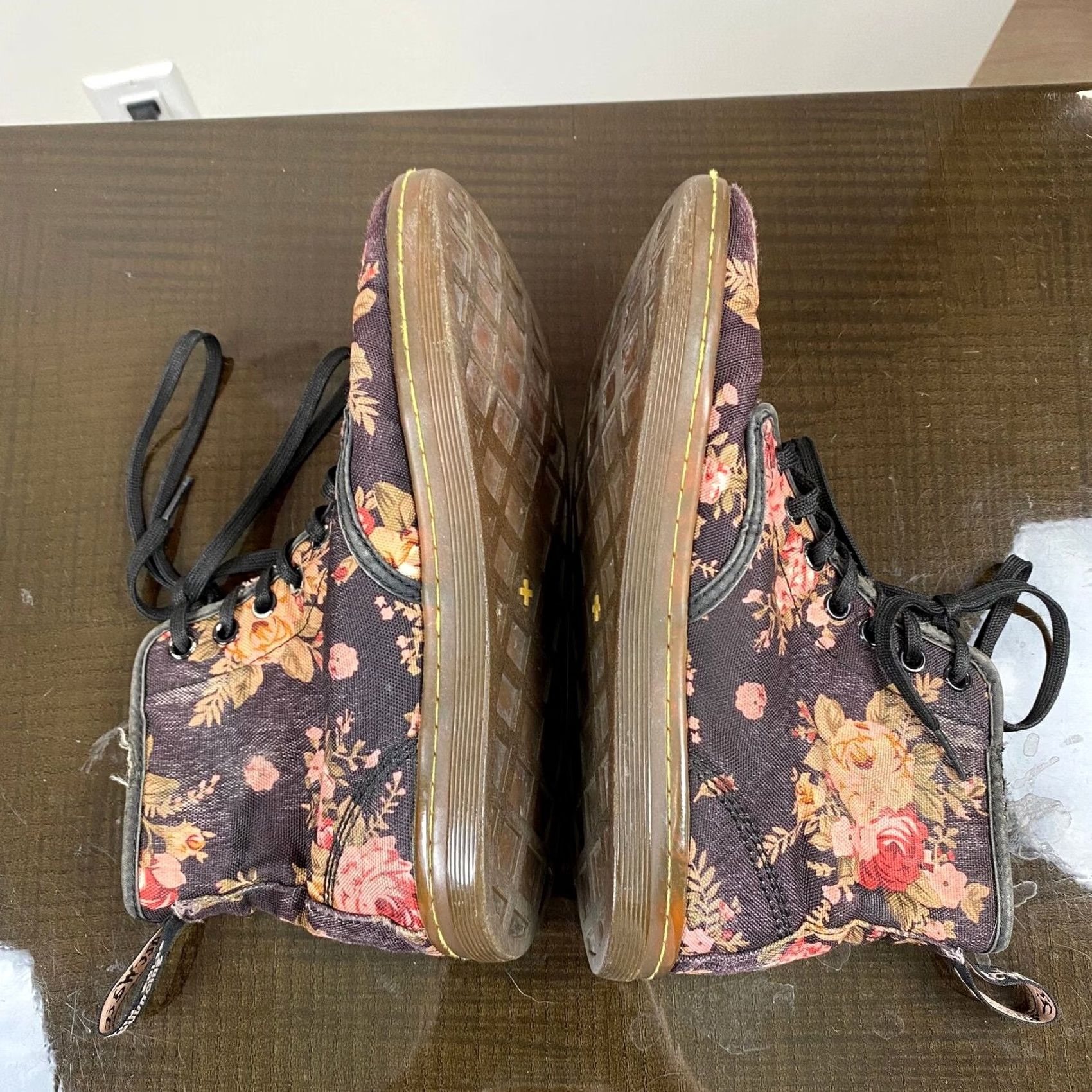 Dr. Martens Doc Martens Shoreditch Floral Victorian Canvas Combat Boots Women's 7 Size US 7 / IT 37 - 6 Thumbnail