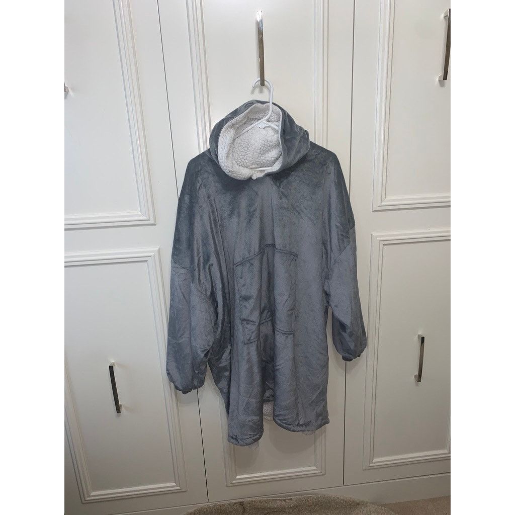 The Unbranded Brand Wearable Blanket Hoodie Unisex One Size Gray Sherpa Robe Size ONE SIZE - 1 Thumbnail