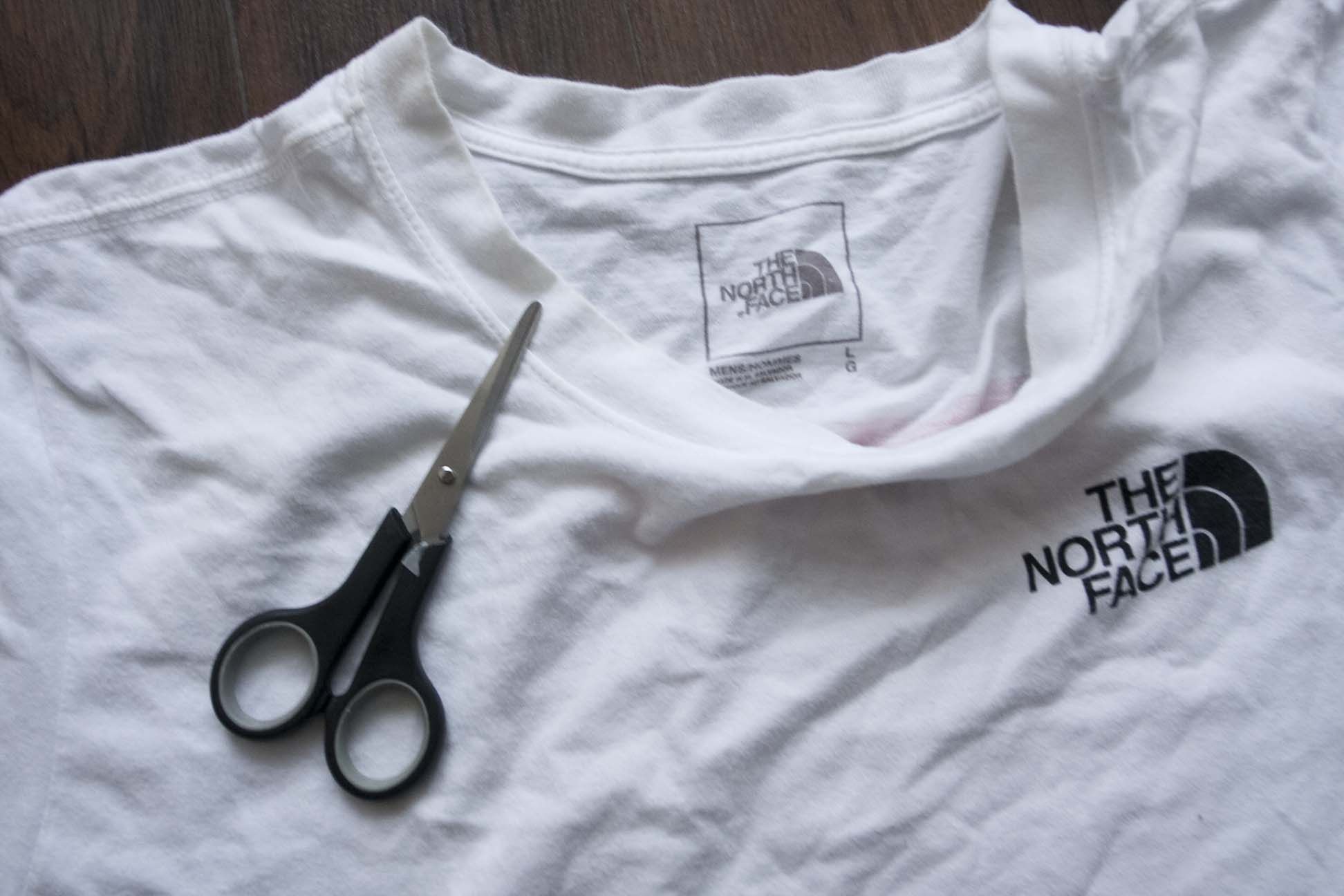 The North Face The North Face T Shirt Size L Logo White Size US L / EU 52-54 / 3 - 3 Thumbnail