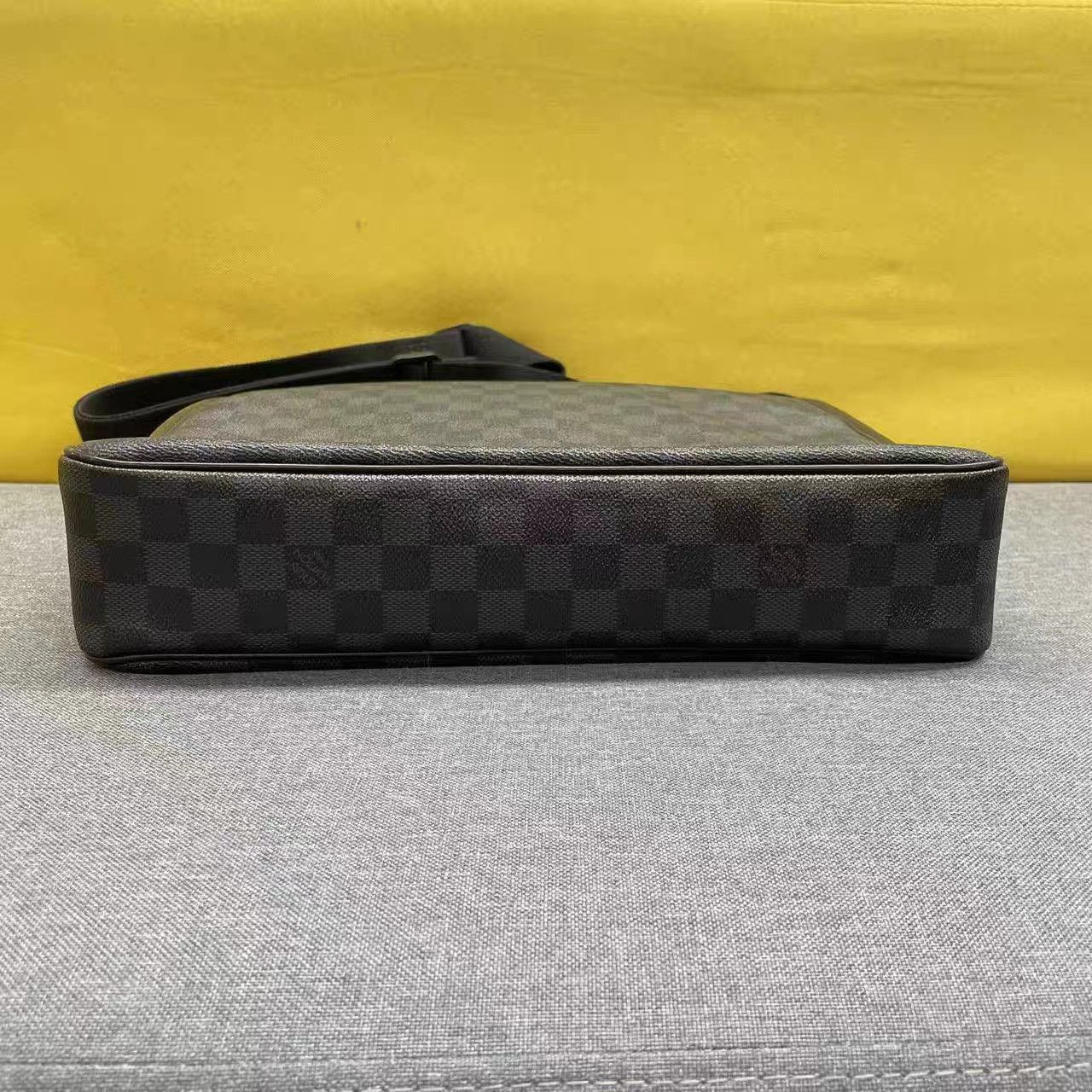 Louis Vuitton Louis Vuitton Men's Crossbody Bag K15 Size ONE SIZE - 5 Thumbnail