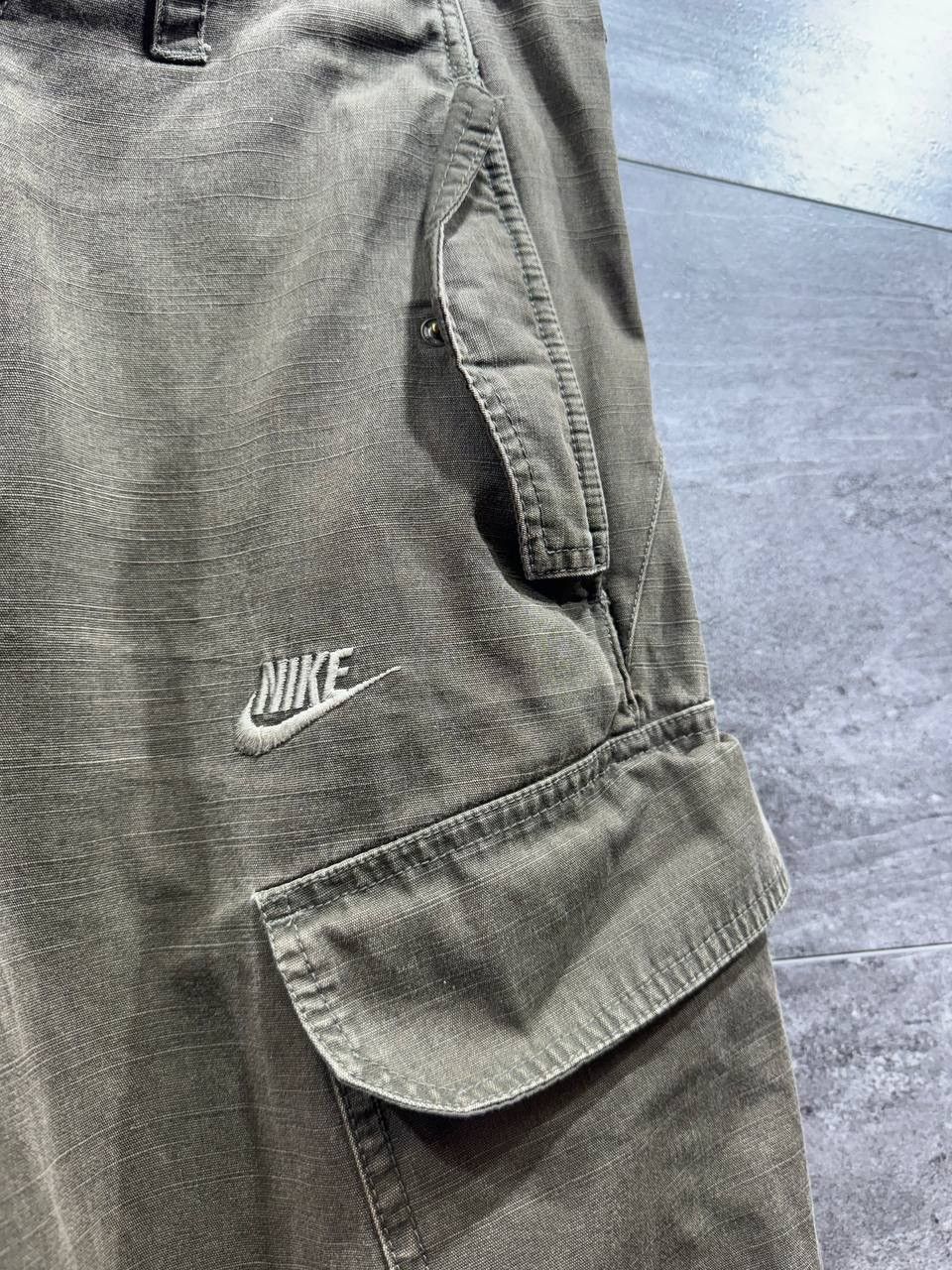 Other Vintage Nike Cargo Shorts Khaki Distressed Travis Style Y2K Size US 34 / EU 50 - 2 Thumbnail