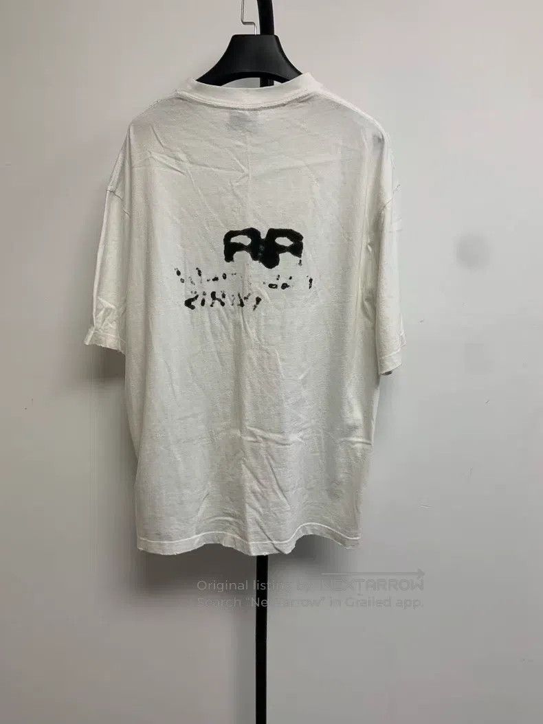 Balenciaga Balenciaga Printed Round Neck Short Sleeve T-Shirt in Whit Size US S / EU 44-46 / 1 - 2 Thumbnail