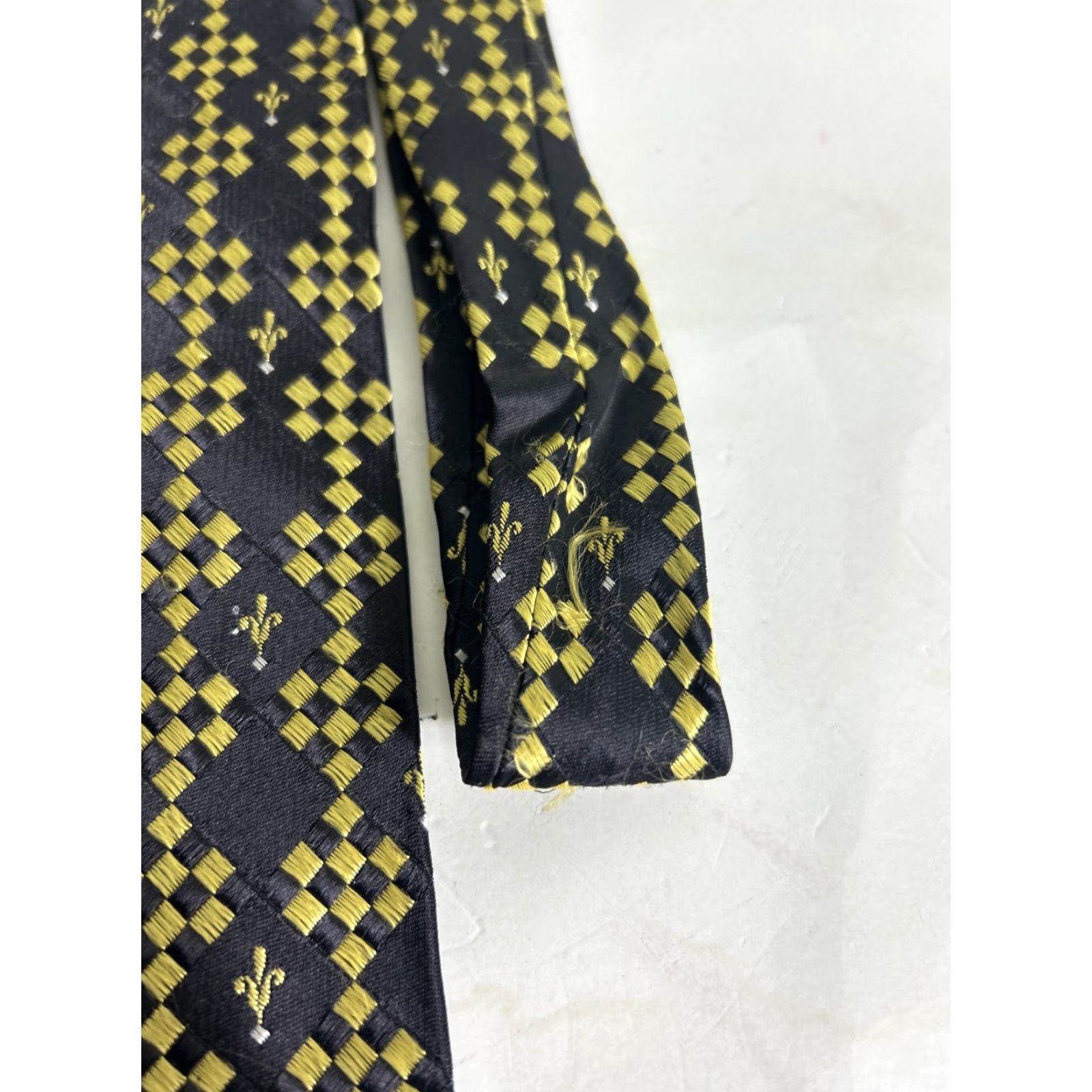 Vintage VINTAGE Wembley Tie Polyester Black Gold Geometric Men's Adult Neckwear Geometric Pattern Tie Size ONE SIZE - 5 Thumbnail