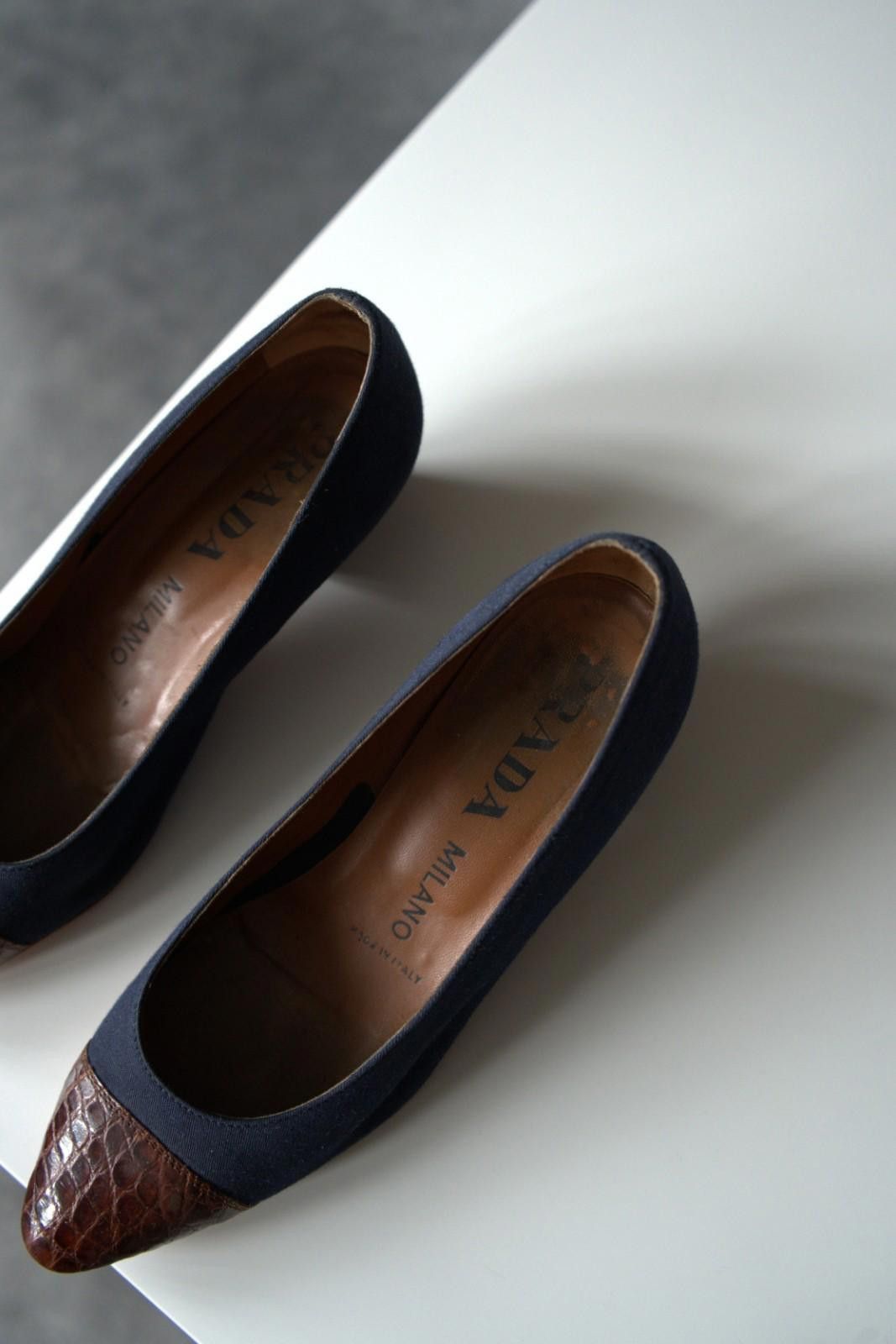 Prada 1990s Prada Crocodile Pointed Toe Kitten Heel Pumps US5 Size US 7.5 / IT 37.5 - 5 Thumbnail