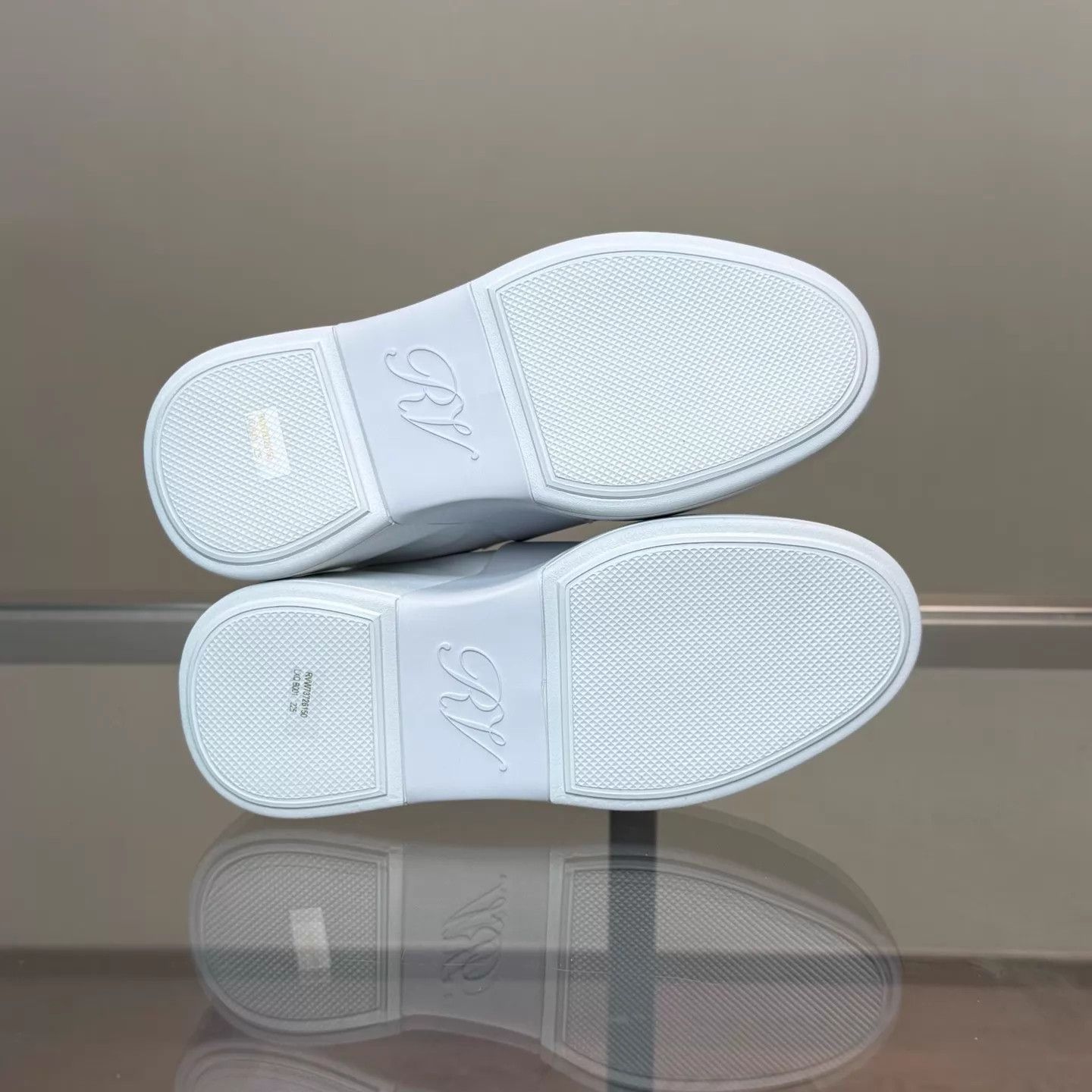 Roger Vivier Roger Vivier Skate Buckle Platform White 35.5 New Size US 5 / IT 35 - 7 Thumbnail