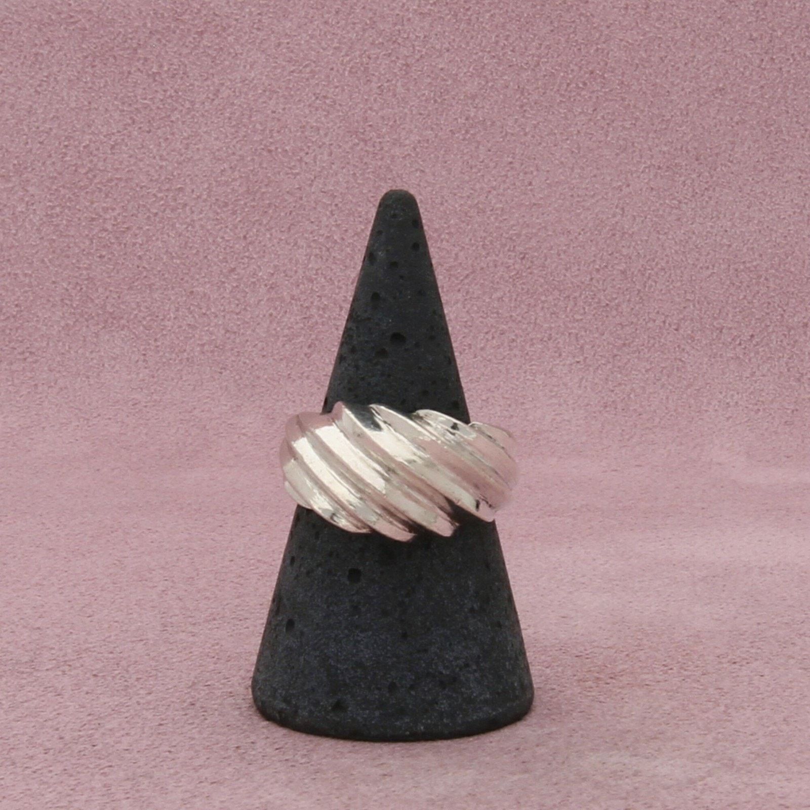 Sterling Silver sterling silver vintage scalloped dome ring size 8 Size ONE SIZE - 3 Thumbnail