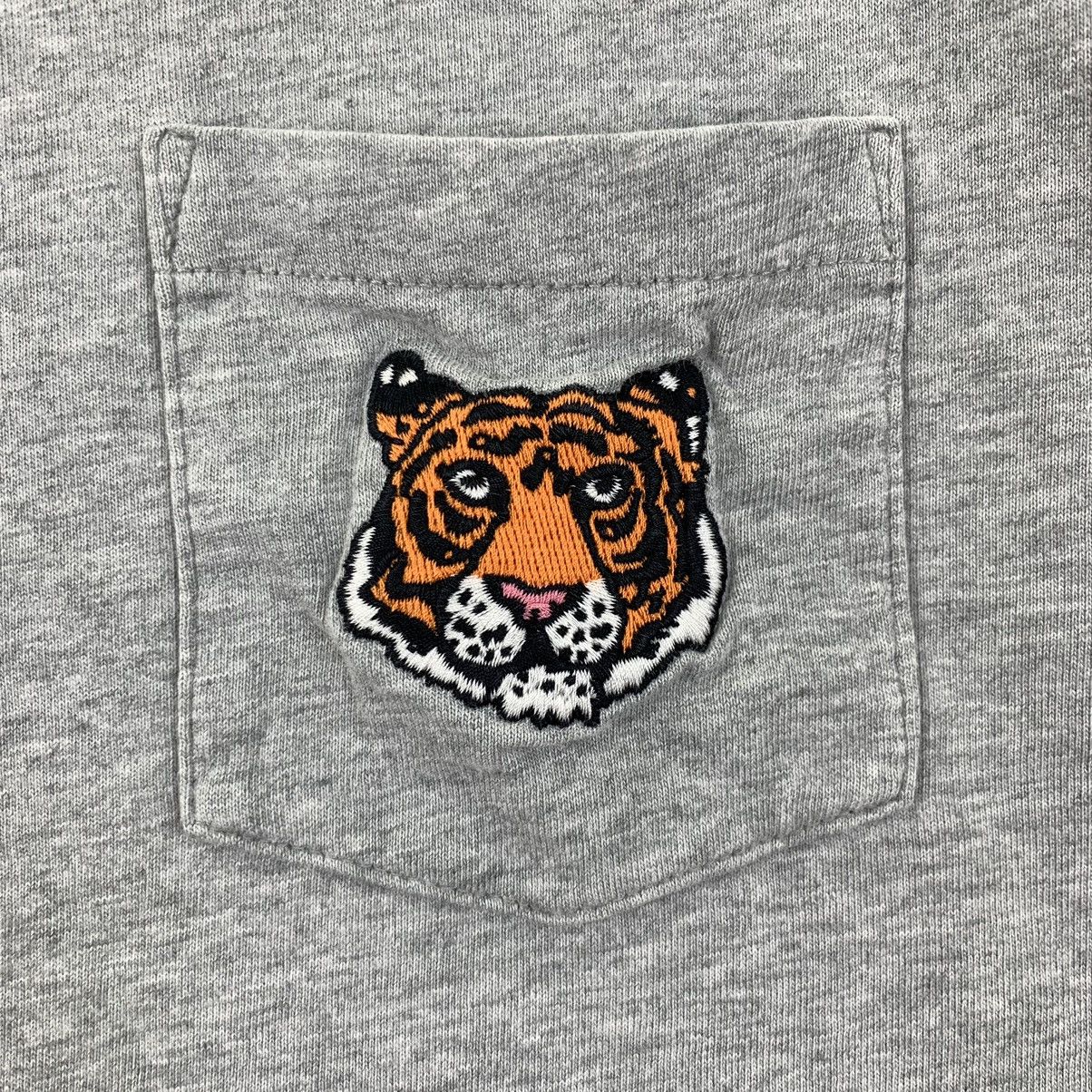 Vintage JASON POLAN x UNIQLO Tiger Embossed Pocket Tee Shirt Size L / US 10 / IT 46 - 3 Thumbnail