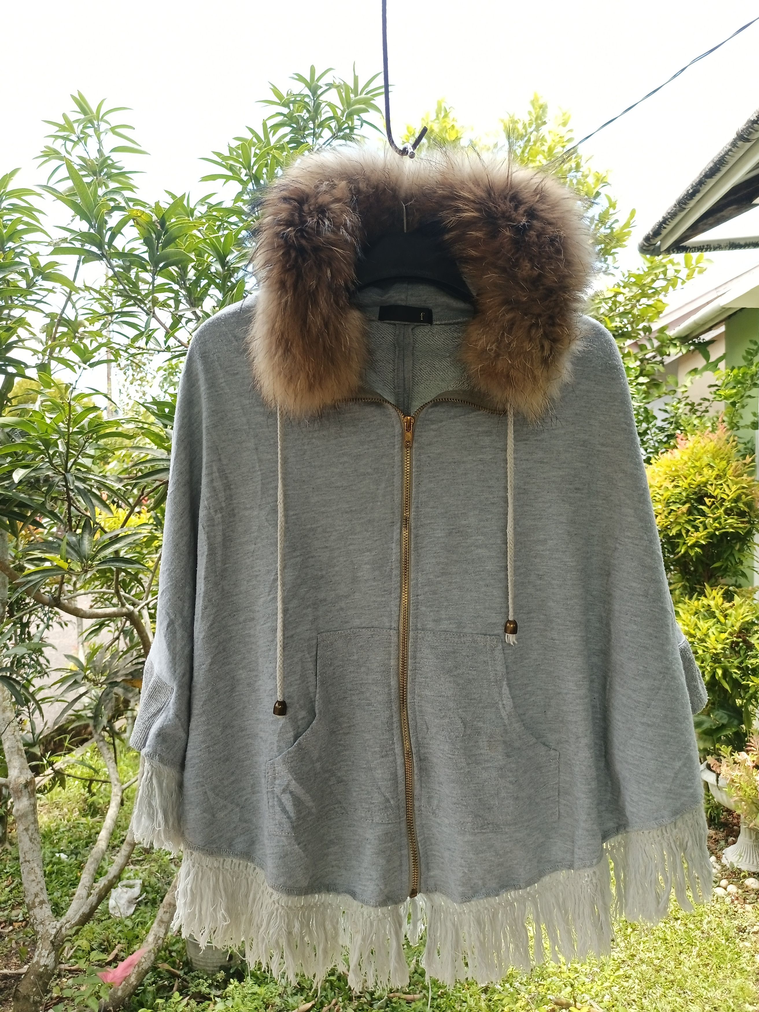 Japanese Brand × Le Grande Bleu (L.G.B.) "F" Vintage Fur Zipper Hoodie Tassel Poncho Size US L / EU 52-54 / 3 - 6 Thumbnail