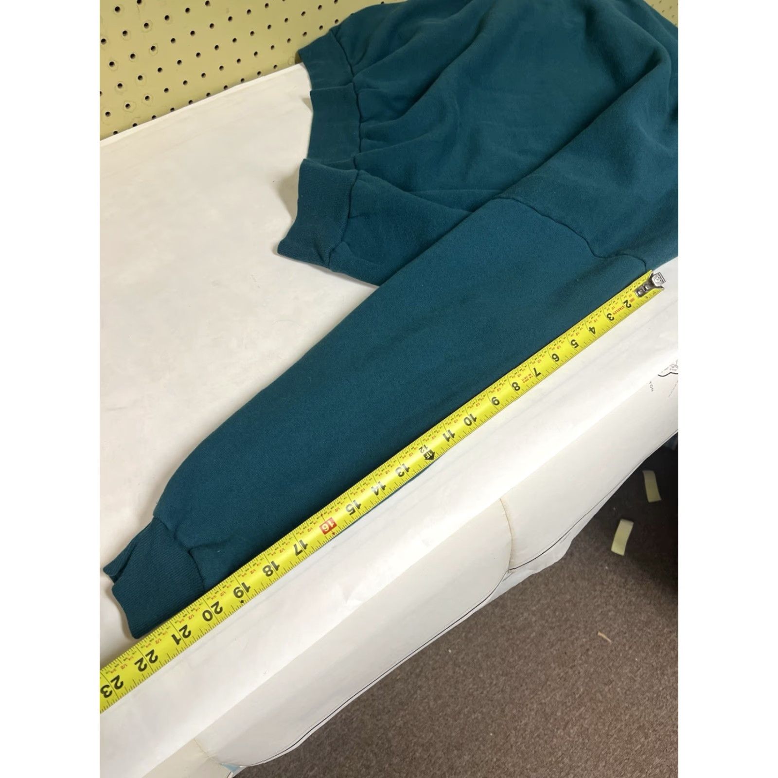 Jerzees VINTAGE Smith Valley Nevada Coyote Chase Running Race Green sweatshirt XL Unisex Adults Crew Neck Cotton Blend Jerzees Solid 80s 90s Mens Womens Size US XL / EU 56 / 4 - 6 Thumbnail