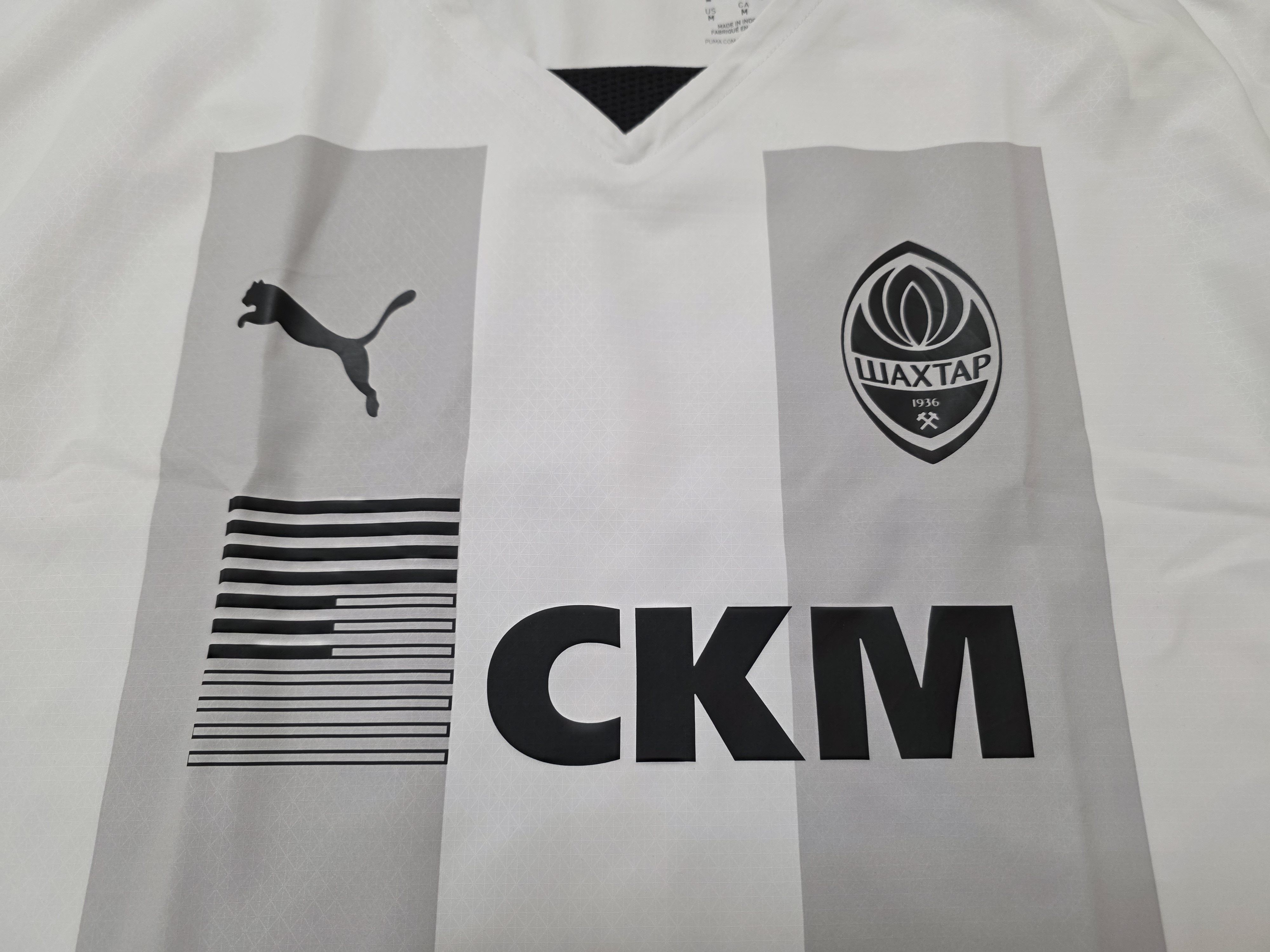 Puma SHAKHTAR DONETSK 2023 2024 THIRD FOOTBALL SOCCER JERSEY Size US M / EU 48-50 / 2 - 3 Thumbnail
