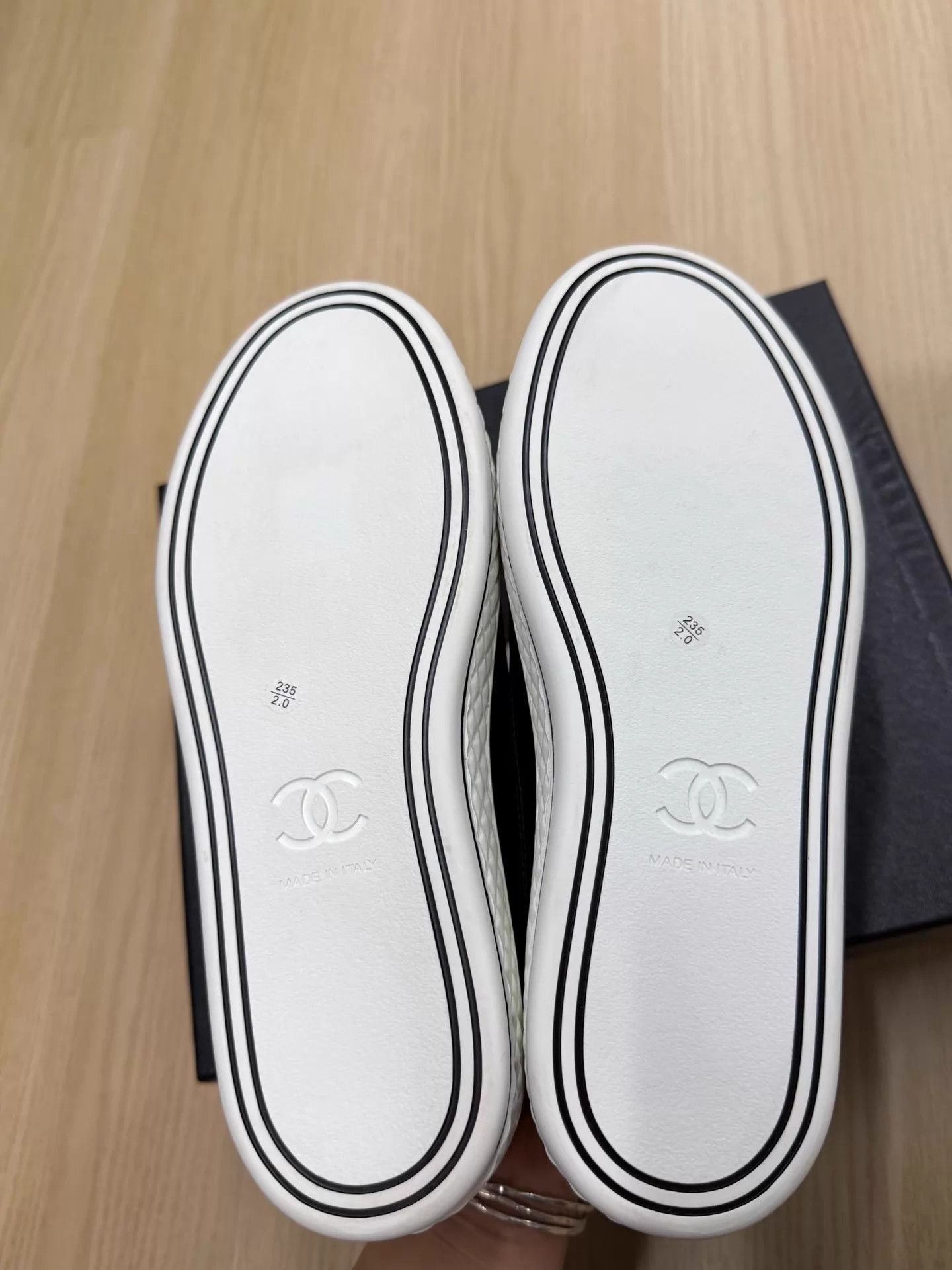 Chanel Chanel Black & White Pearl Flat Sneaker 37 Size US 6.5 / IT 36.5 - 6 Thumbnail