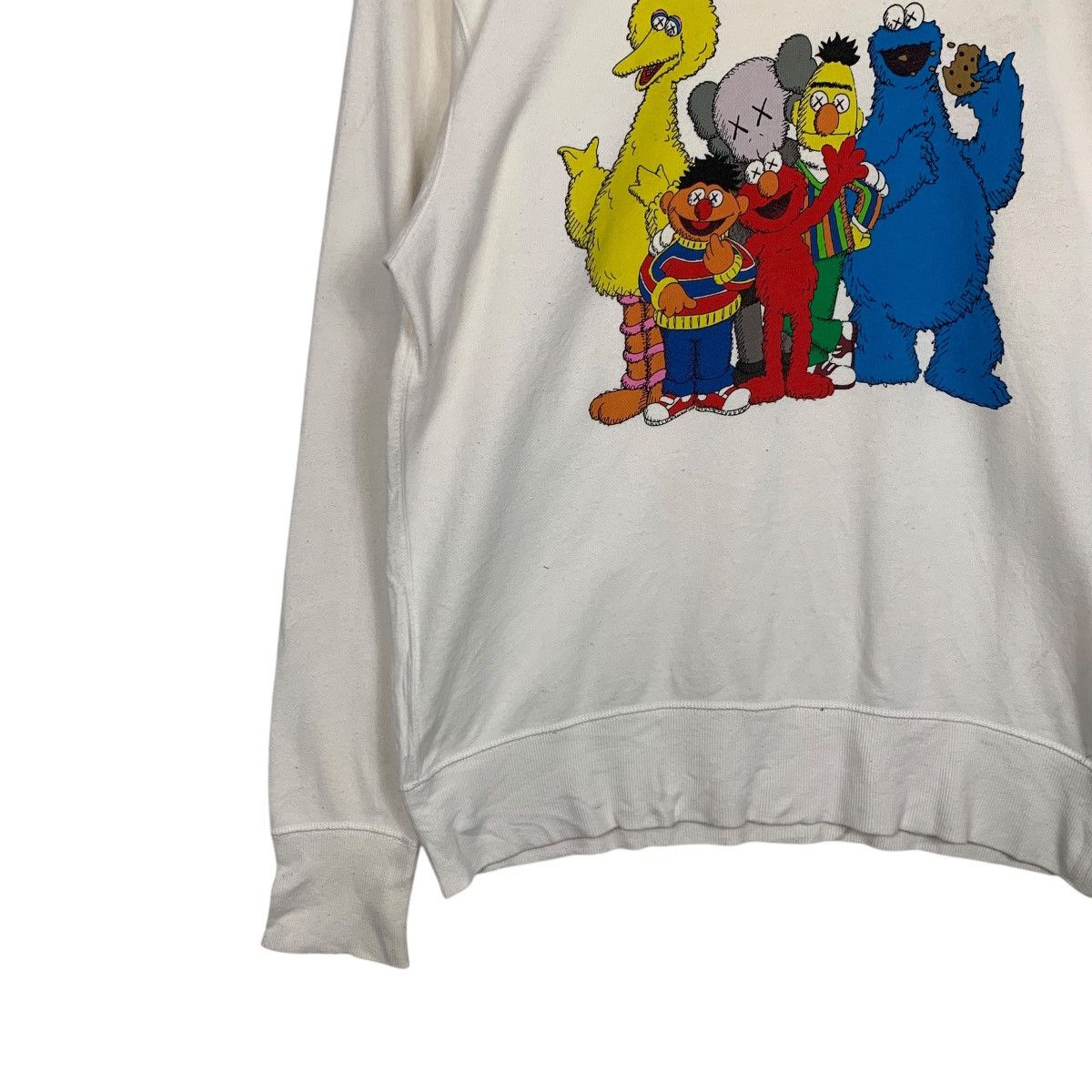 Kaws × Uniqlo UT X KAWS SESAME STREET Graphics Sweatshirt #1584-C71 Size US M / EU 48-50 / 2 - 3 Thumbnail