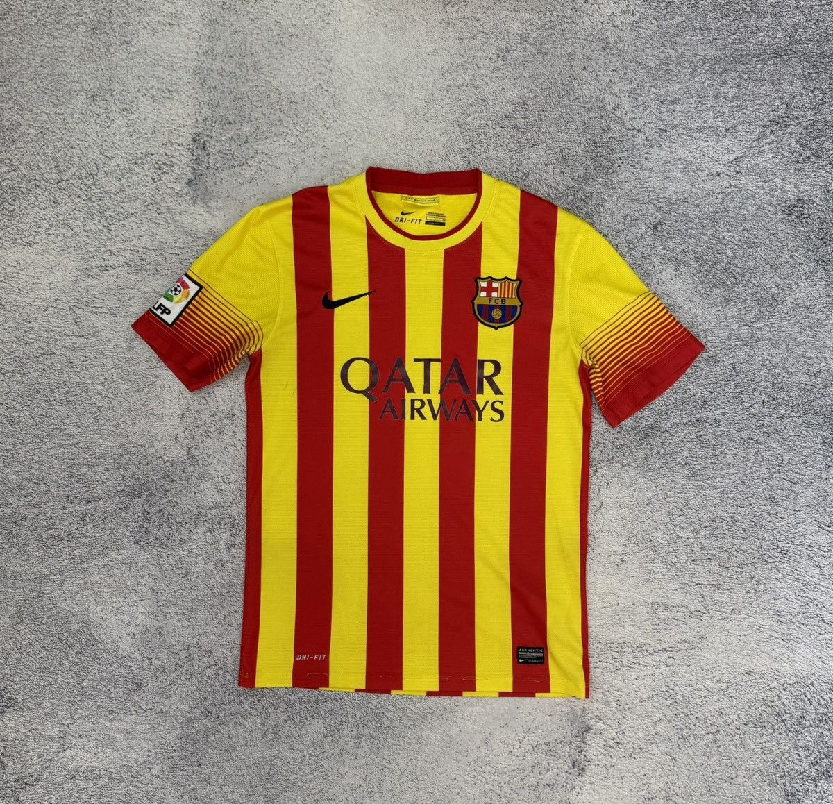 Nike Nike Barcelona 2013 2014 Away Jersey Shirt Men S 532823-703 Size US S / EU 44-46 / 1 - 1 Thumbnail