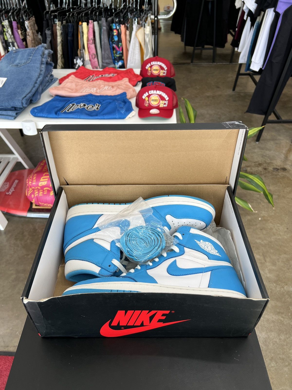 Jordan Brand × Nike Air Jordan 1 UNC Sz. 12.5 (2015) Size US 12.5 / EU 45-46 - 10 Thumbnail