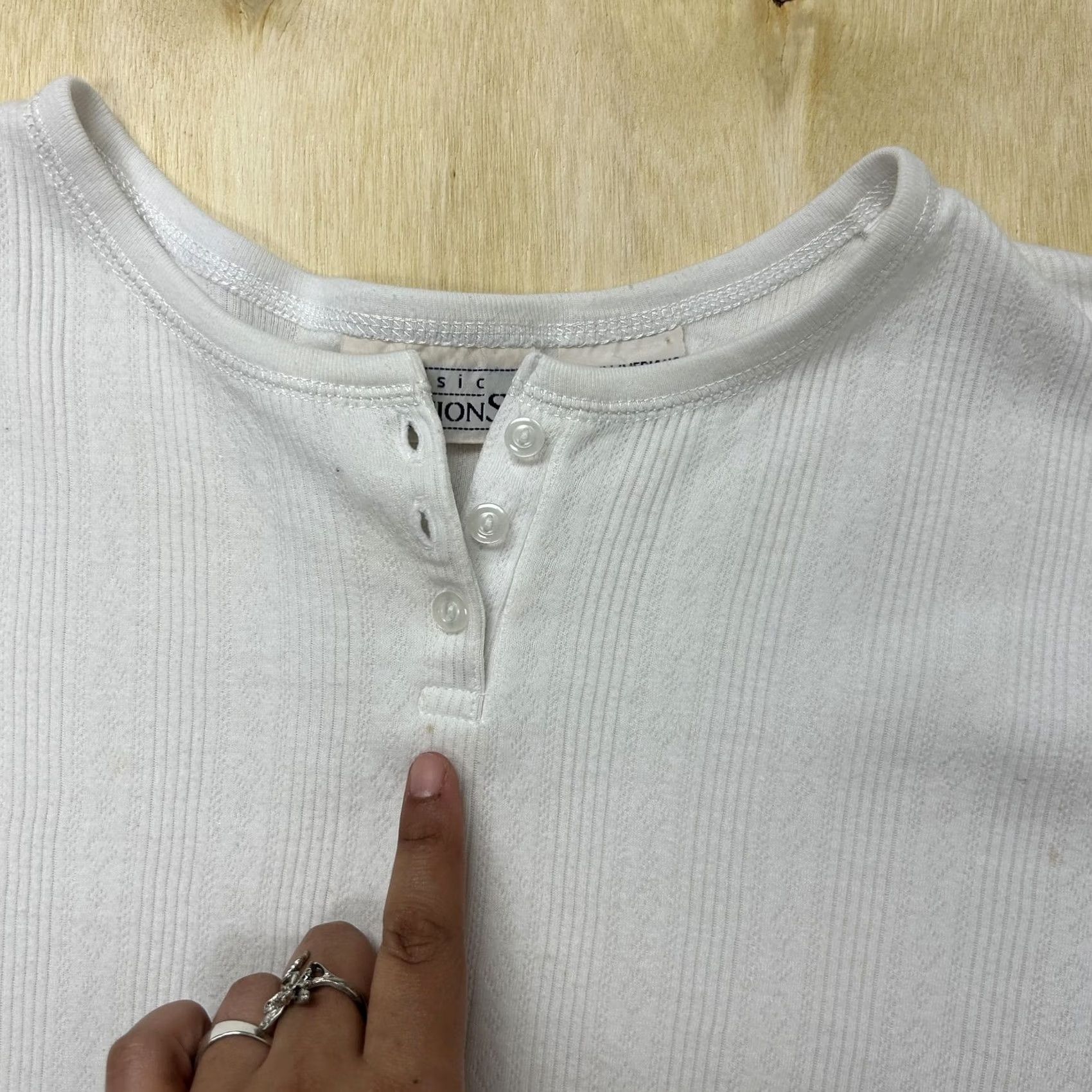 Basic Editions VINTAGE Basic Editions Shirt Womens Medium White Henley Rib Knit Short Top Size M / US 6-8 / IT 42-44 - 3 Thumbnail