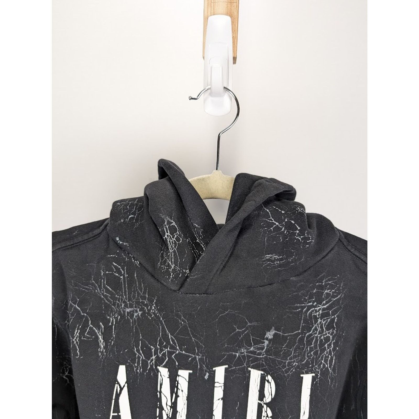 Amiri o1rshd1 Cracked Dye Core Logo Hoodie in Black Size US XL / EU 56 / 4 - 4 Thumbnail