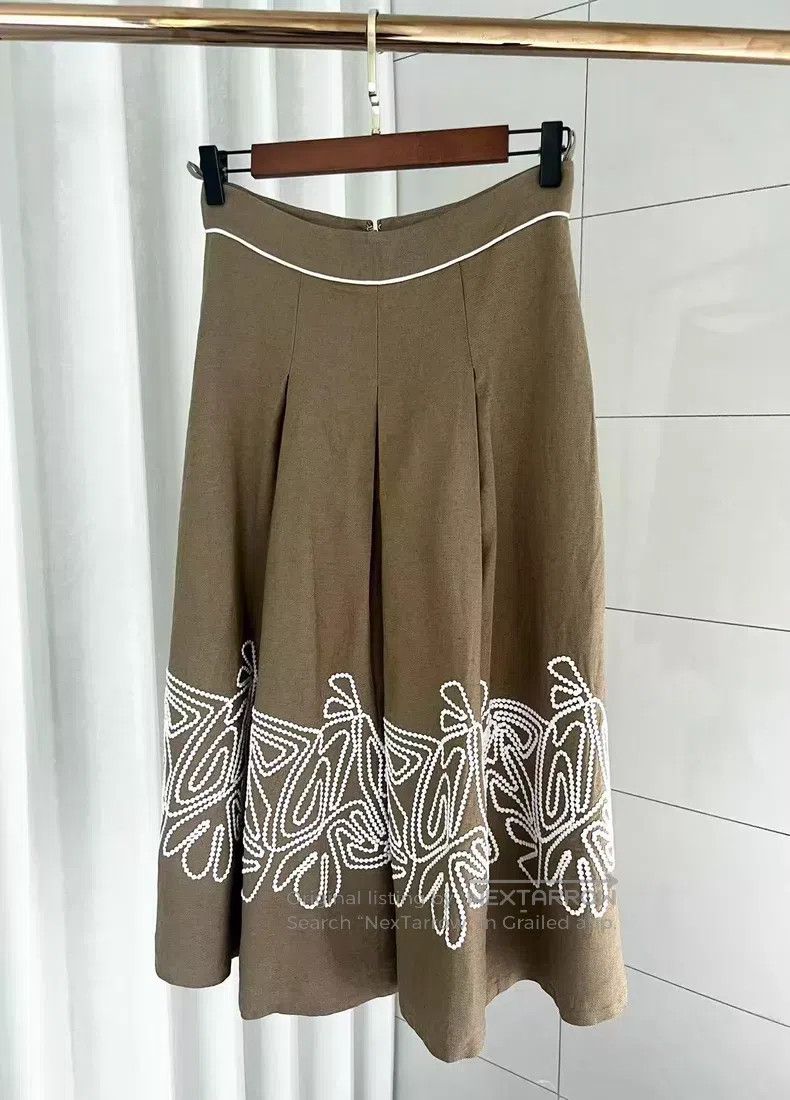 Loro Piana Loro Piana Floral Embroidered Linen Short Skirt Size 27" / US 4 / IT 40 - 1 Thumbnail