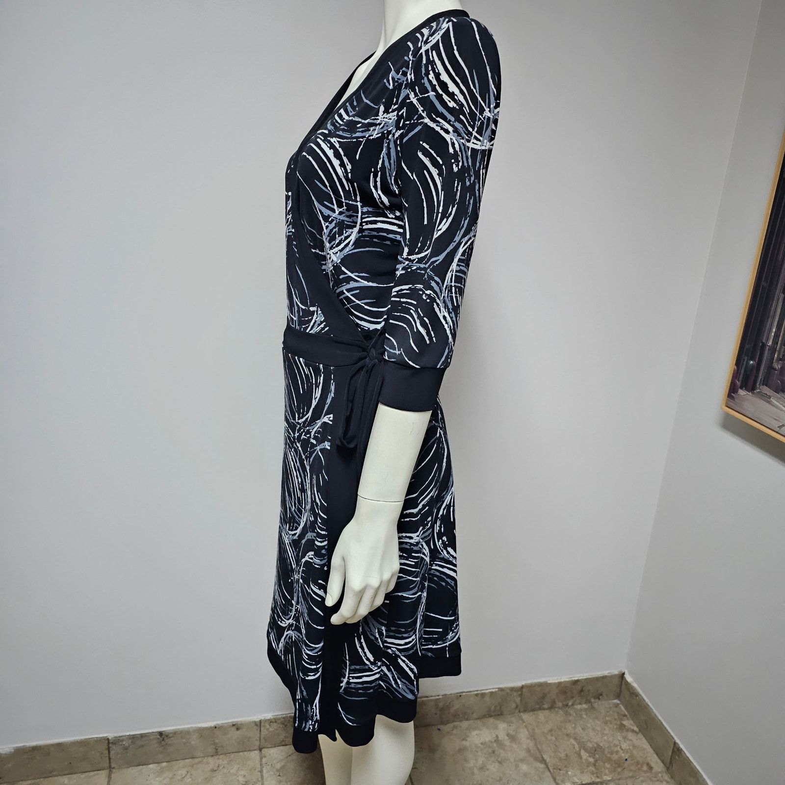 Alfani Alfani Black/White Swirl Knee Length Wrap Dress Size Medium Size M / US 6-8 / IT 42-44 - 3 Thumbnail