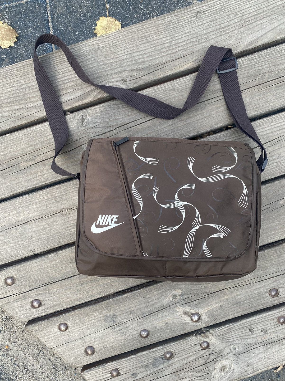 Vintage Gorpcore Nike messenger sling pocket brown bag
