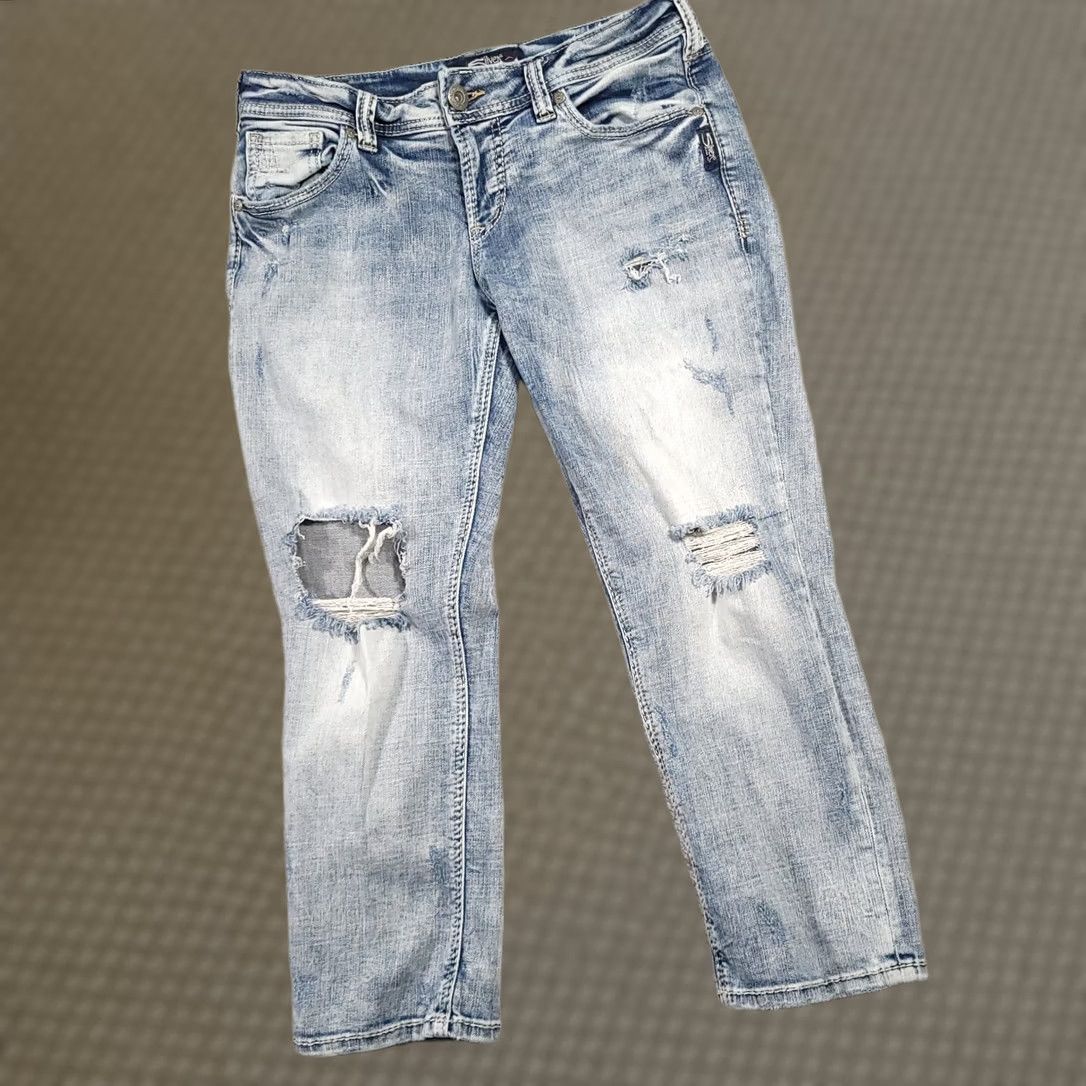 Silver Jeans Co. Silver Jeans Women's 28X22 Actual 31X23.5 Sam Capri Distressed Summer Grunge Jeans • 5-Pocket Denim Regular Size 28" / US 6 / IT 42 - 1 Thumbnail