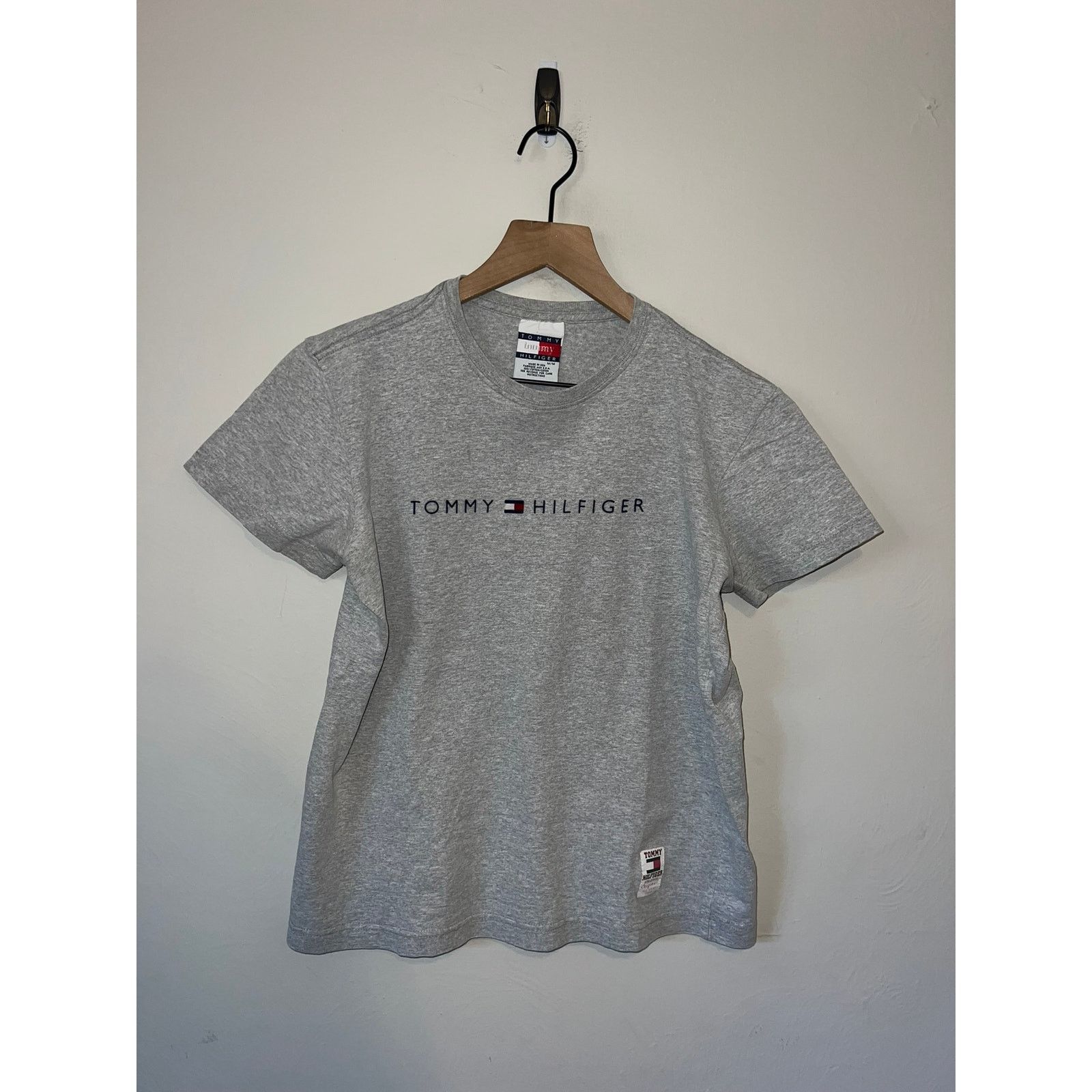 Tommy Hilfiger Womens Tommy Hilfiger Gray Top Shirt Tee Women 90s Y2K M Size M / US 6-8 / IT 42-44 - 1 Thumbnail