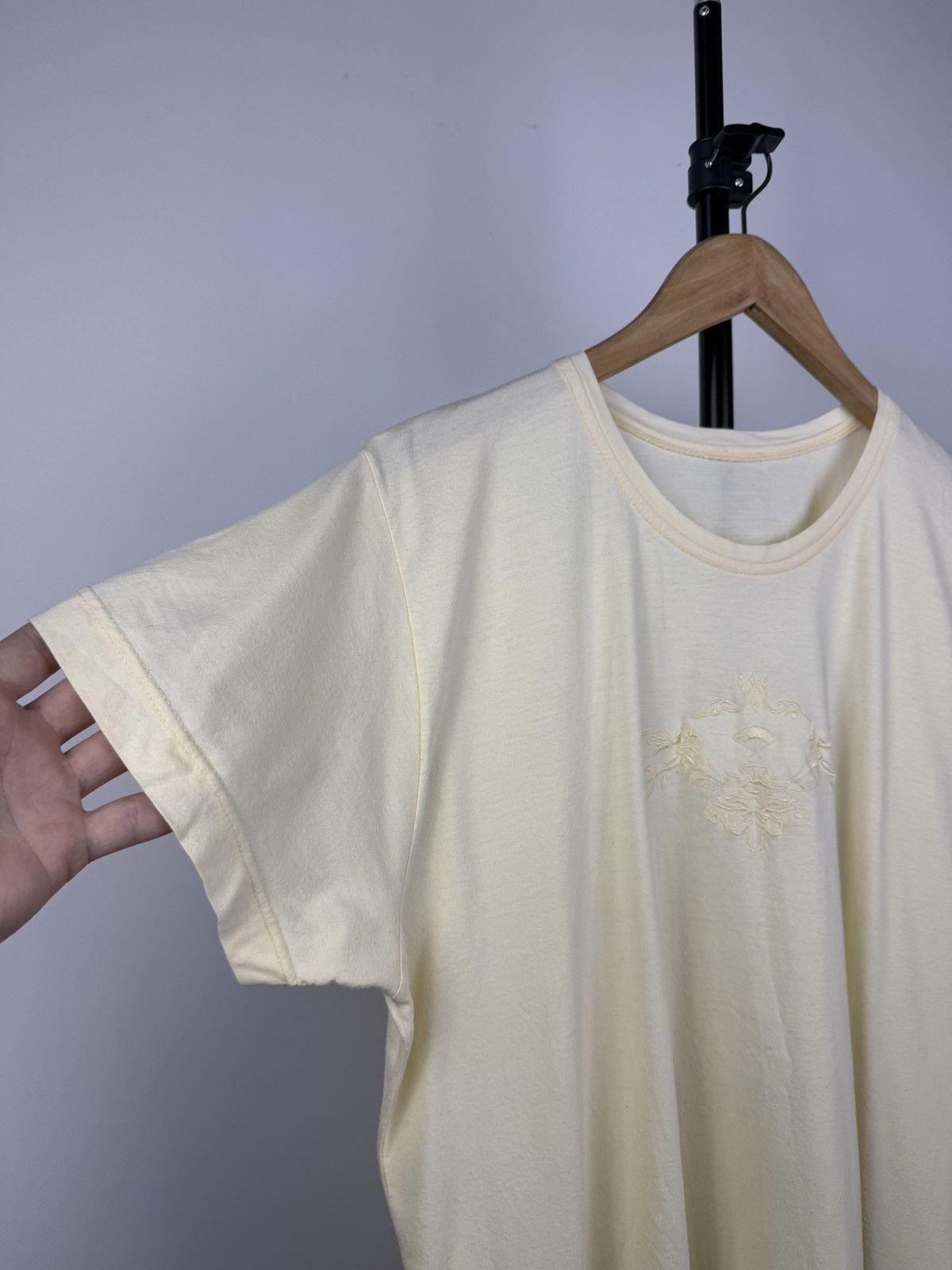 Japanese Brand × Vintage Vintage 90s Japanese style Embroidered Central LOGO Tshirt Size US L / EU 52-54 / 3 - 3 Thumbnail