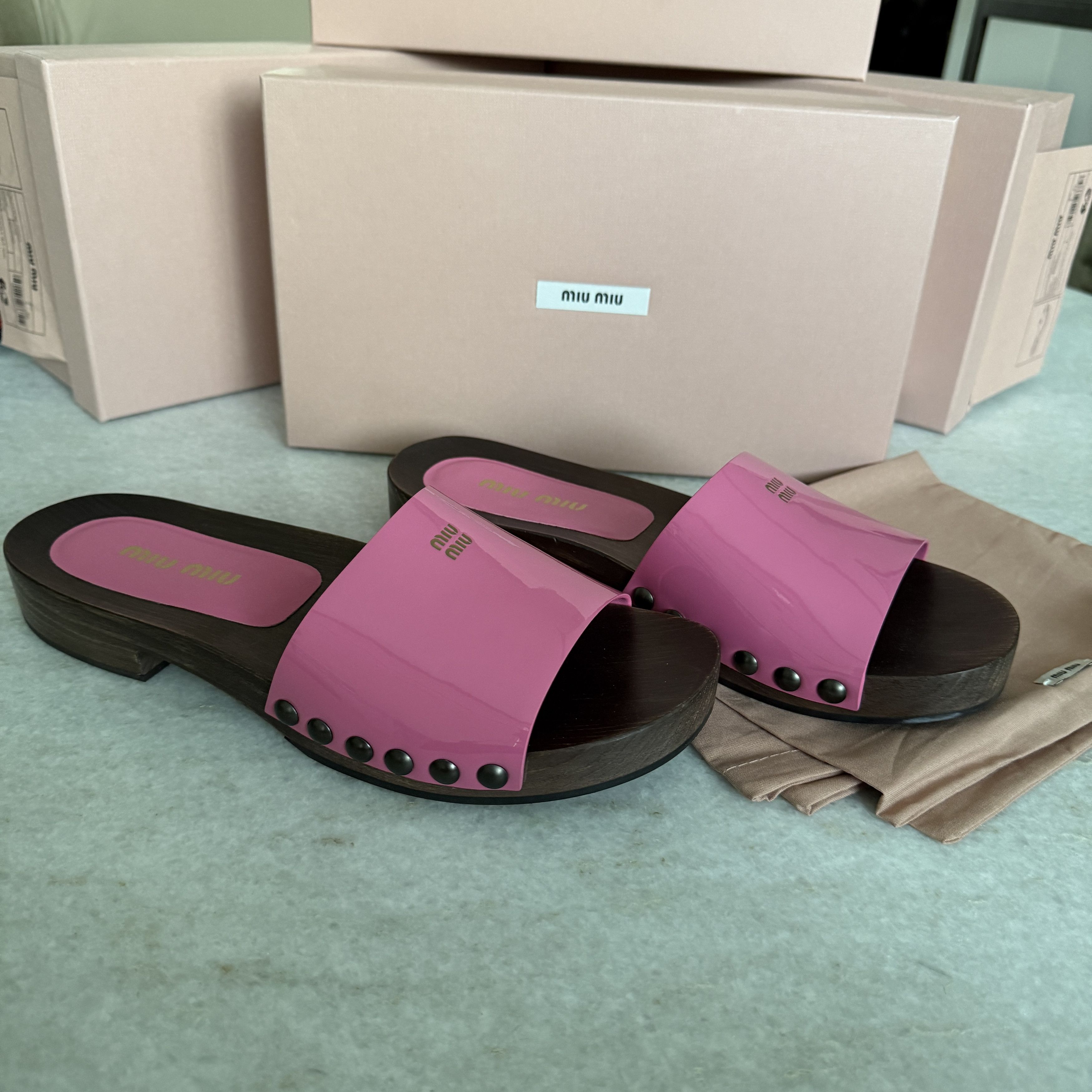 Miu Miu MIU MIU 5Z425E Fuschia Patent Leather Clogs. 36 Sandals Size US 6 / IT 36 - 8 Thumbnail